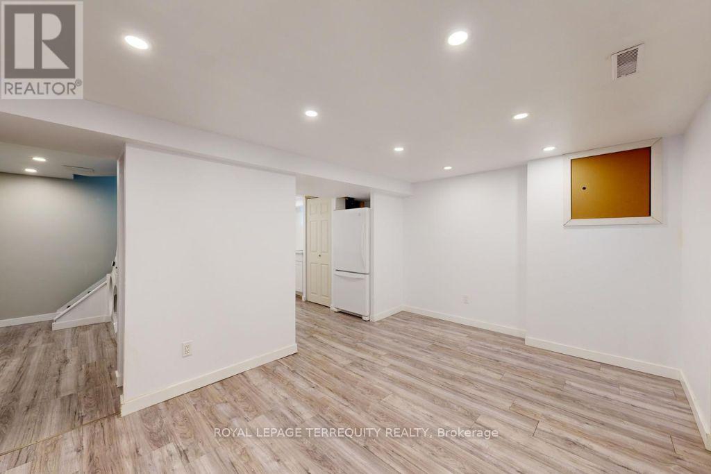 77 Glenburn Avenue, Toronto, Ontario  M4B 2X7 - Photo 24 - E13417524