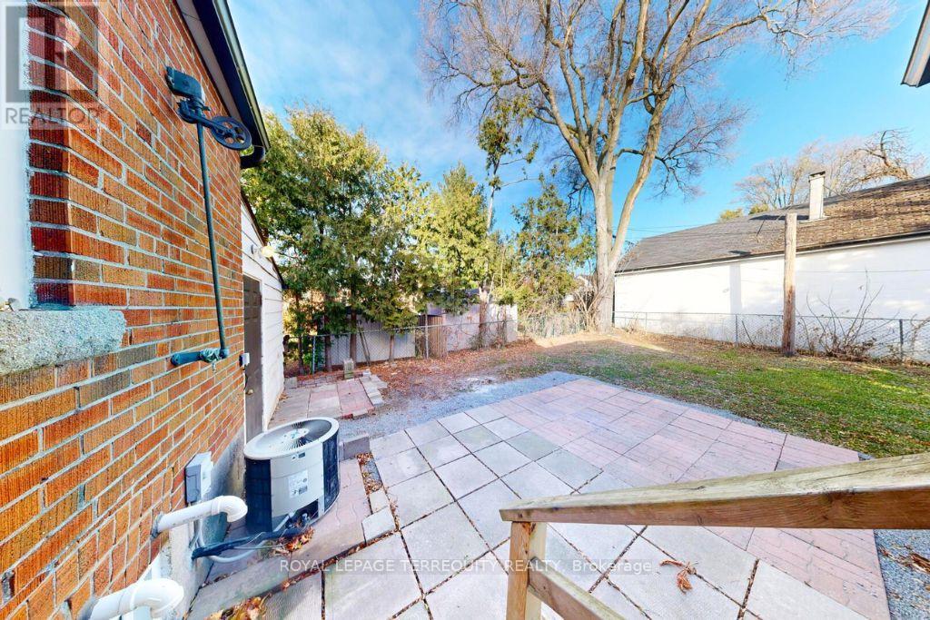 77 Glenburn Avenue, Toronto, Ontario  M4B 2X7 - Photo 28 - E13417524