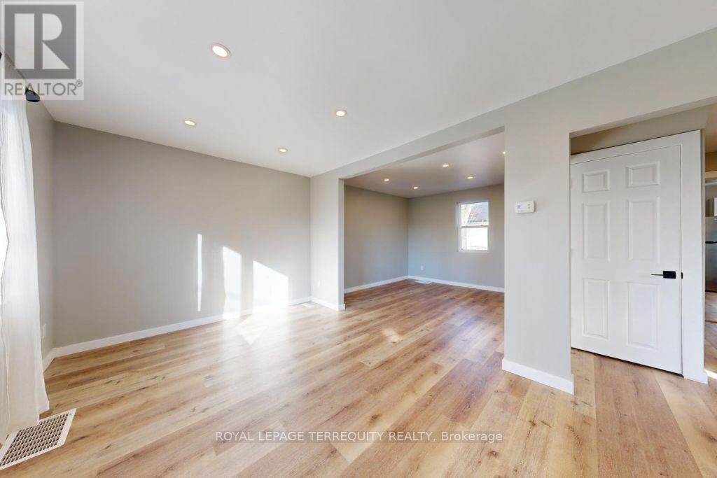 77 Glenburn Avenue, Toronto, Ontario  M4B 2X7 - Photo 3 - E13417524