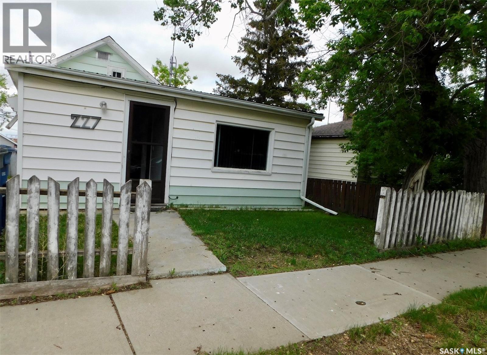 227 2nd AVENUE E, Assiniboia, Saskatchewan