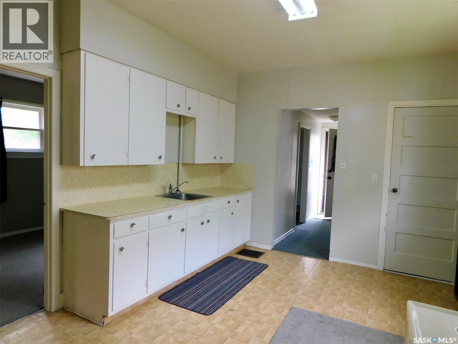 227 2nd Avenue E, Assiniboia, Saskatchewan  S0H 0B0 - Photo 10 - SK038720