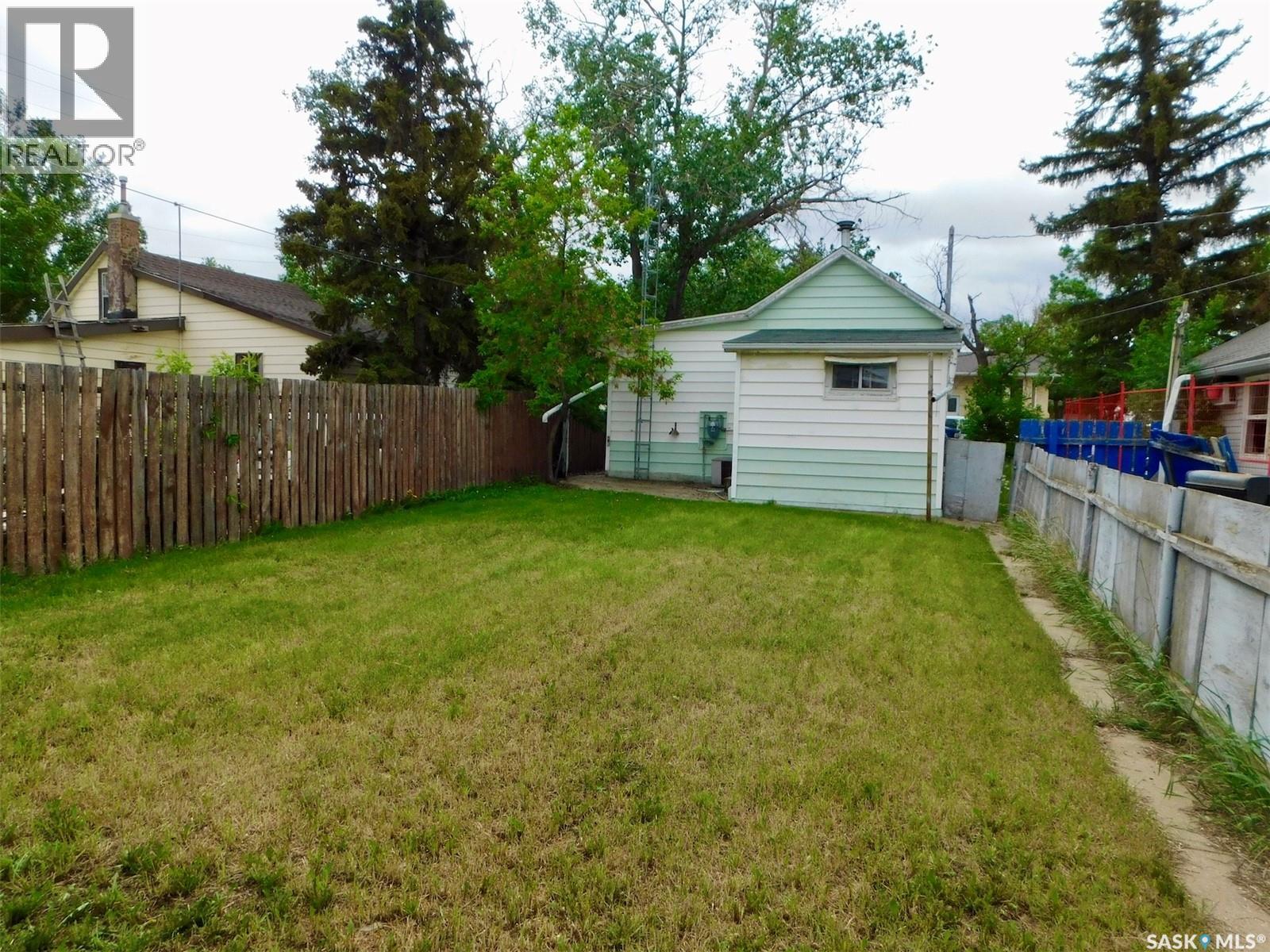 227 2nd Avenue E, Assiniboia, Saskatchewan  S0H 0B0 - Photo 13 - SK038720