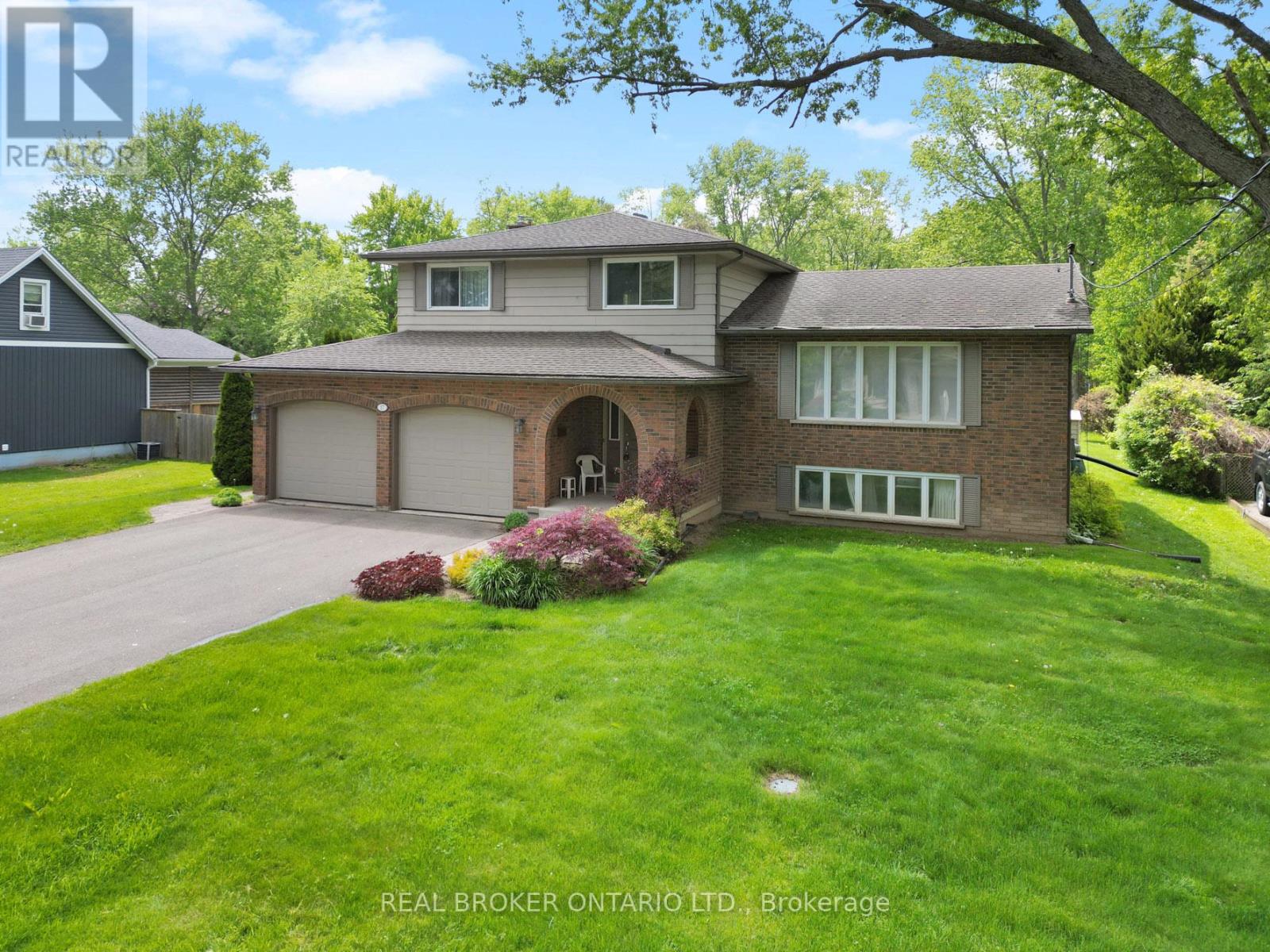 17 MONTGOMERY ROAD, Welland, Ontario