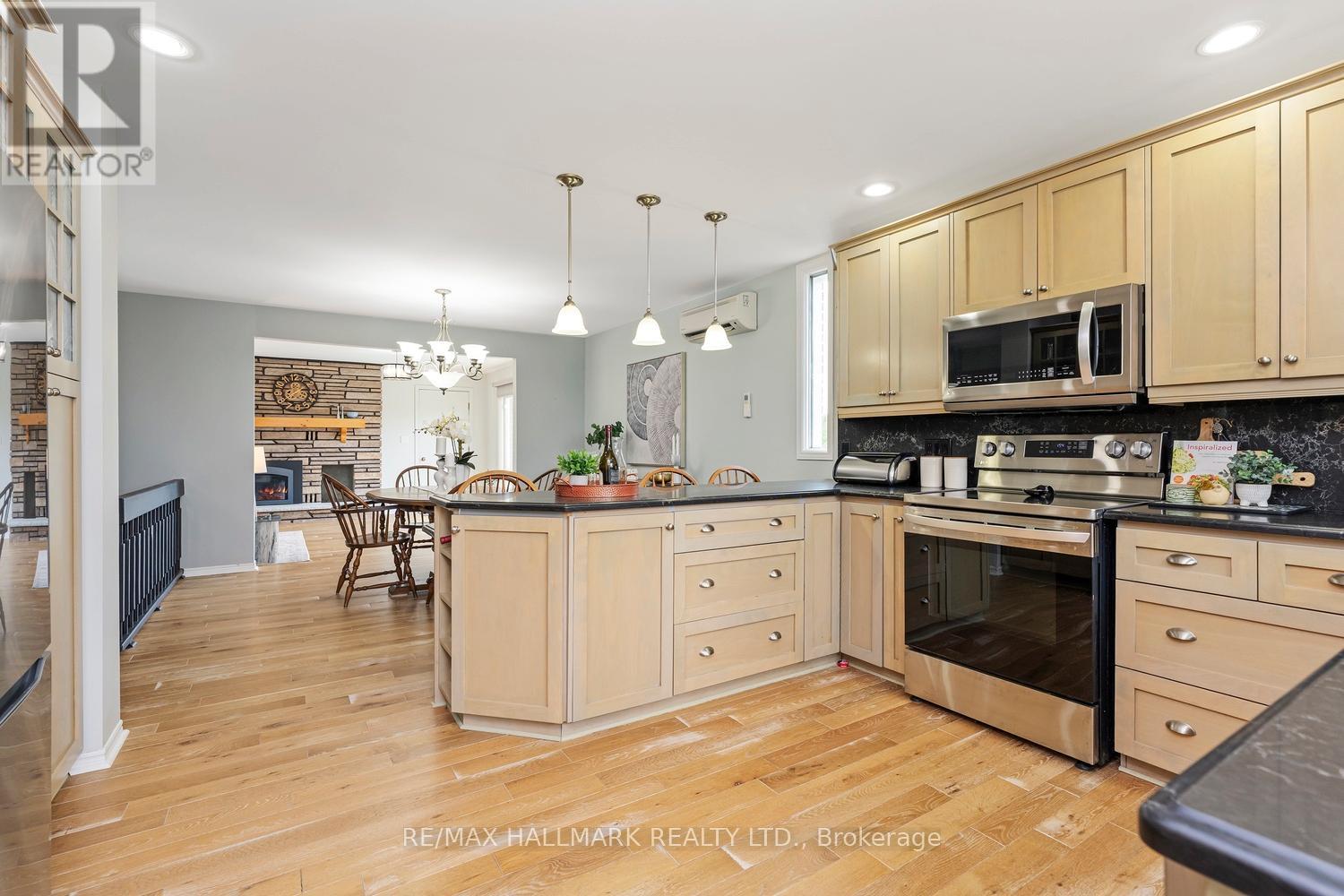 16 Price Drive, Oro-Medonte, Ontario  L3V 6H2 - Photo 18 - S13417636