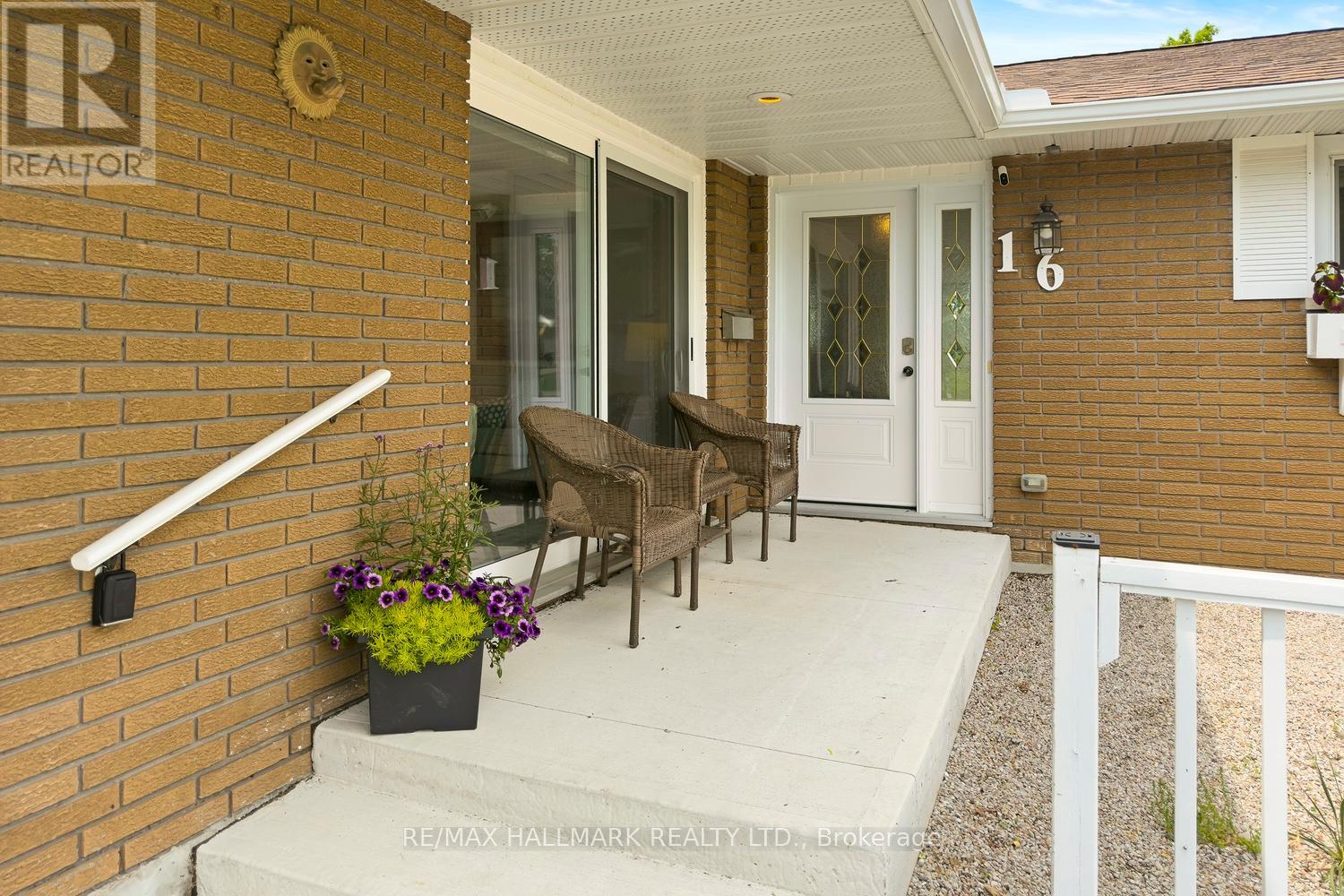 16 Price Drive, Oro-Medonte, Ontario  L3V 6H2 - Photo 2 - S13417636