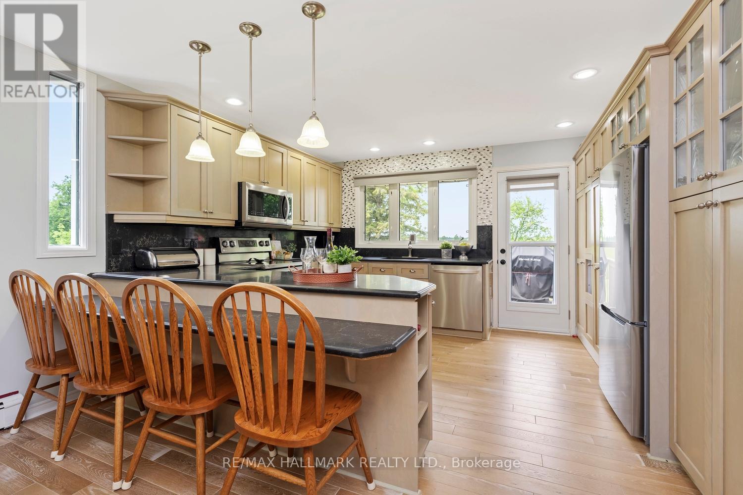 16 Price Drive, Oro-Medonte, Ontario  L3V 6H2 - Photo 6 - S13417636