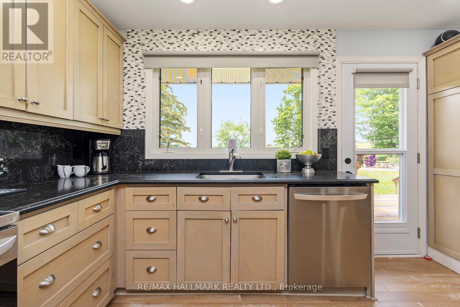 16 Price Drive, Oro-Medonte, Ontario  L3V 6H2 - Photo 8 - S13417636