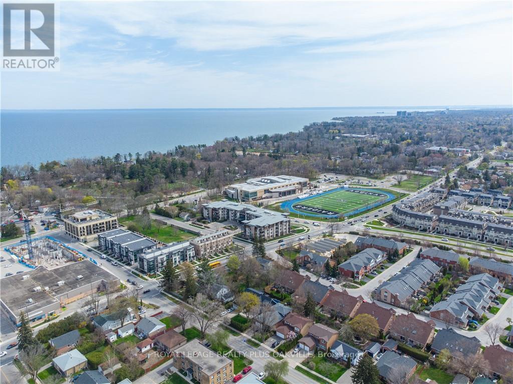 909 - 212 KERR STREET, Oakville, Ontario