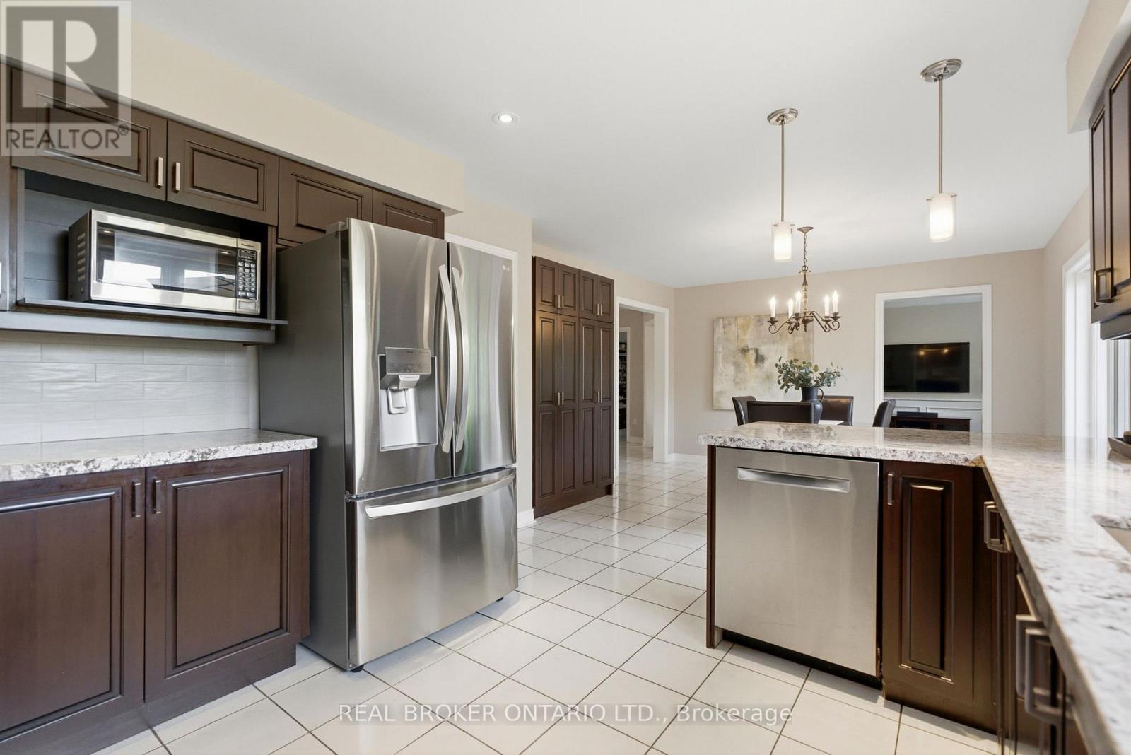 2205 Shaftesbury Court, Oakville, Ontario  L6H 6C6 - Photo 14 - W13417624