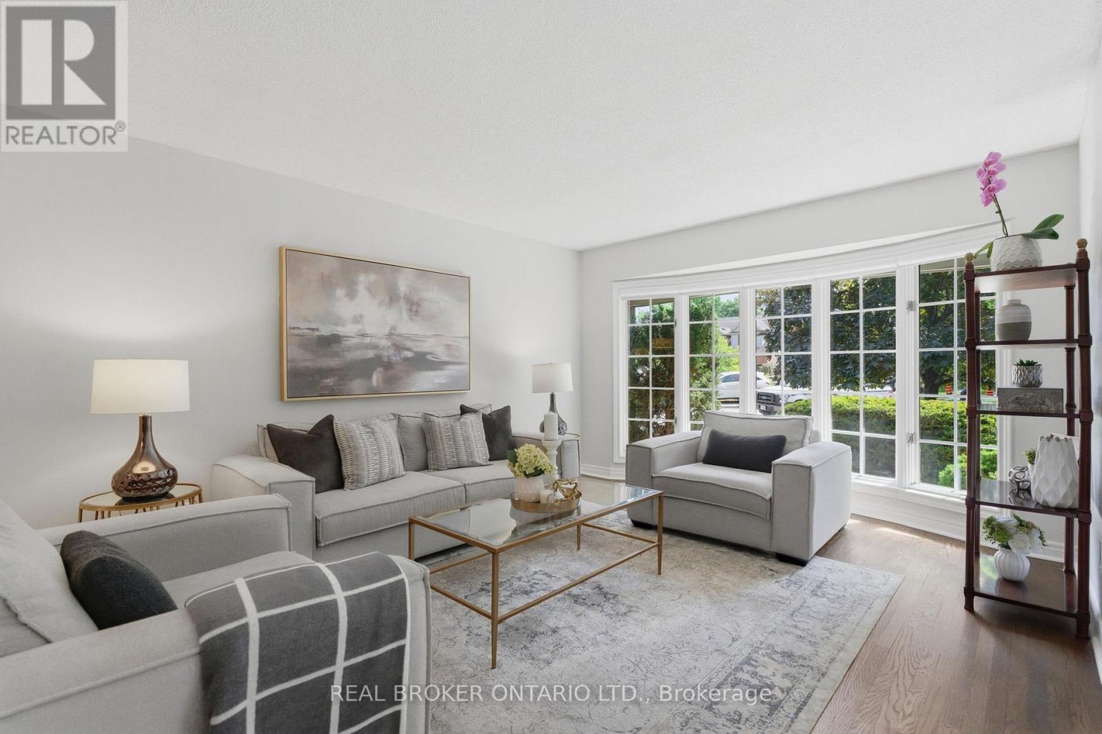 2205 Shaftesbury Court, Oakville, Ontario  L6H 6C6 - Photo 8 - W13417624
