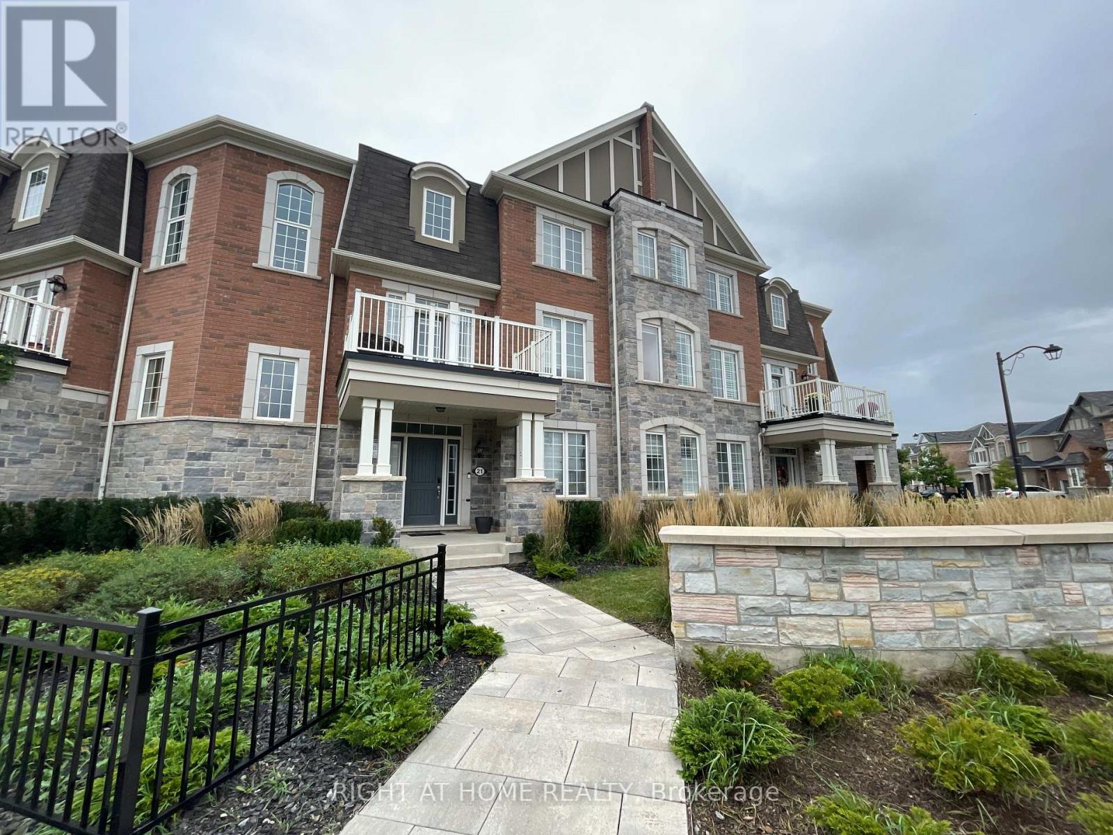 21 Upper - 1222 Rose Way, Milton, Ontario  L9E 1P2 - Photo 43 - W13417634
