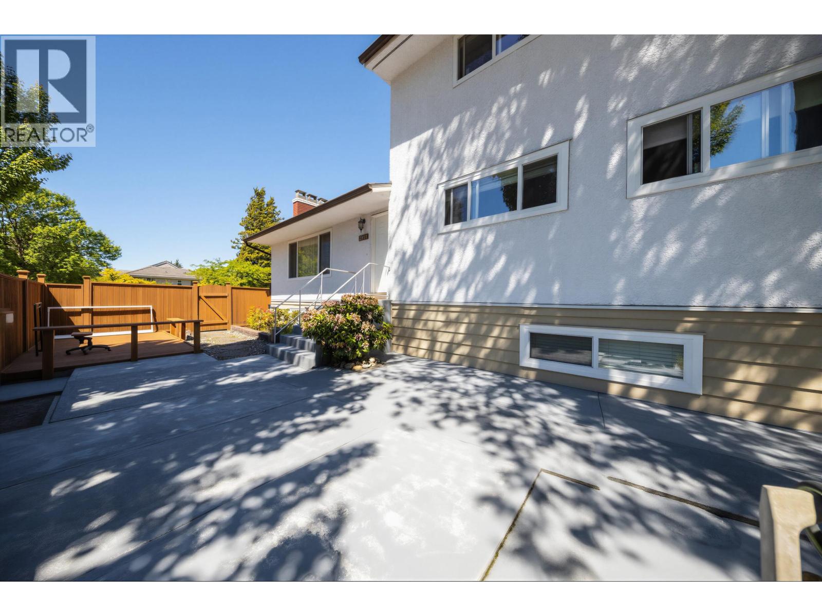 2911 E 51st Avenue, Vancouver, British Columbia  V5S 1R7 - Photo 2 - R3133300