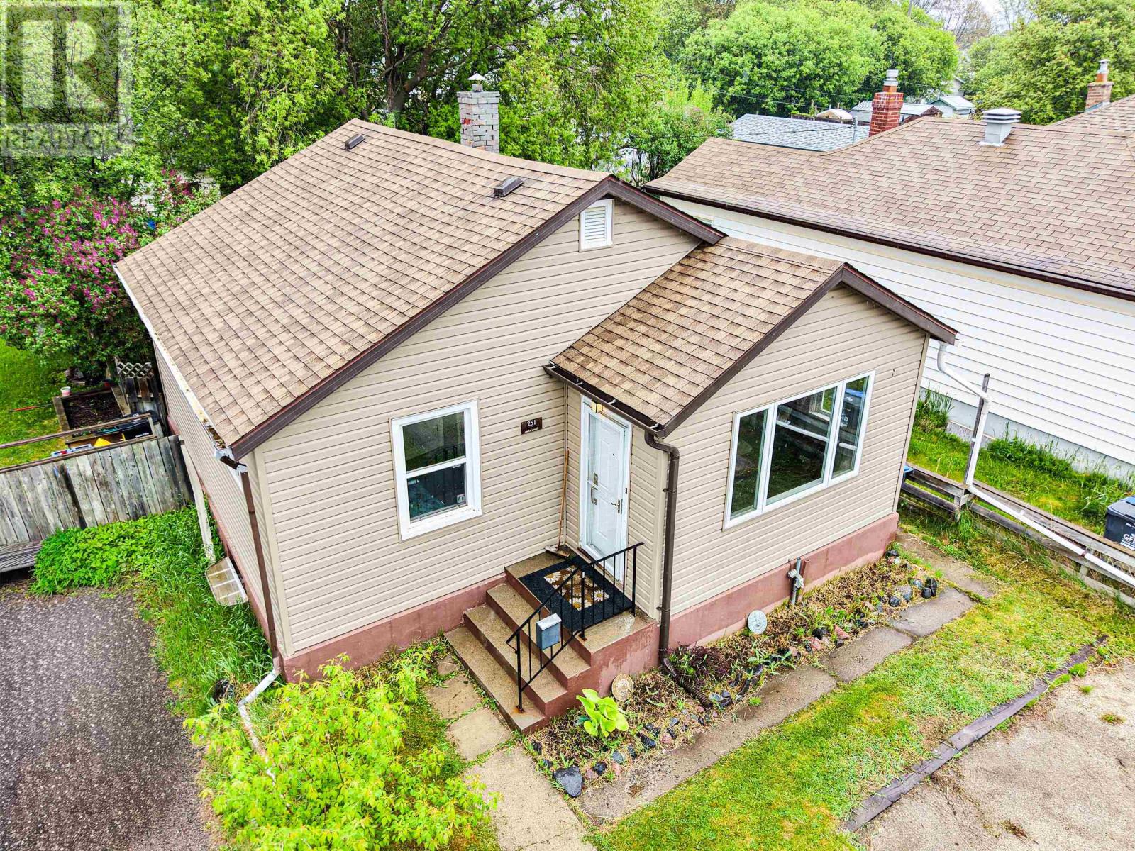 251 Brock St E, Thunder Bay, Ontario  P7E 4H3 - Photo 2 - TB2601405