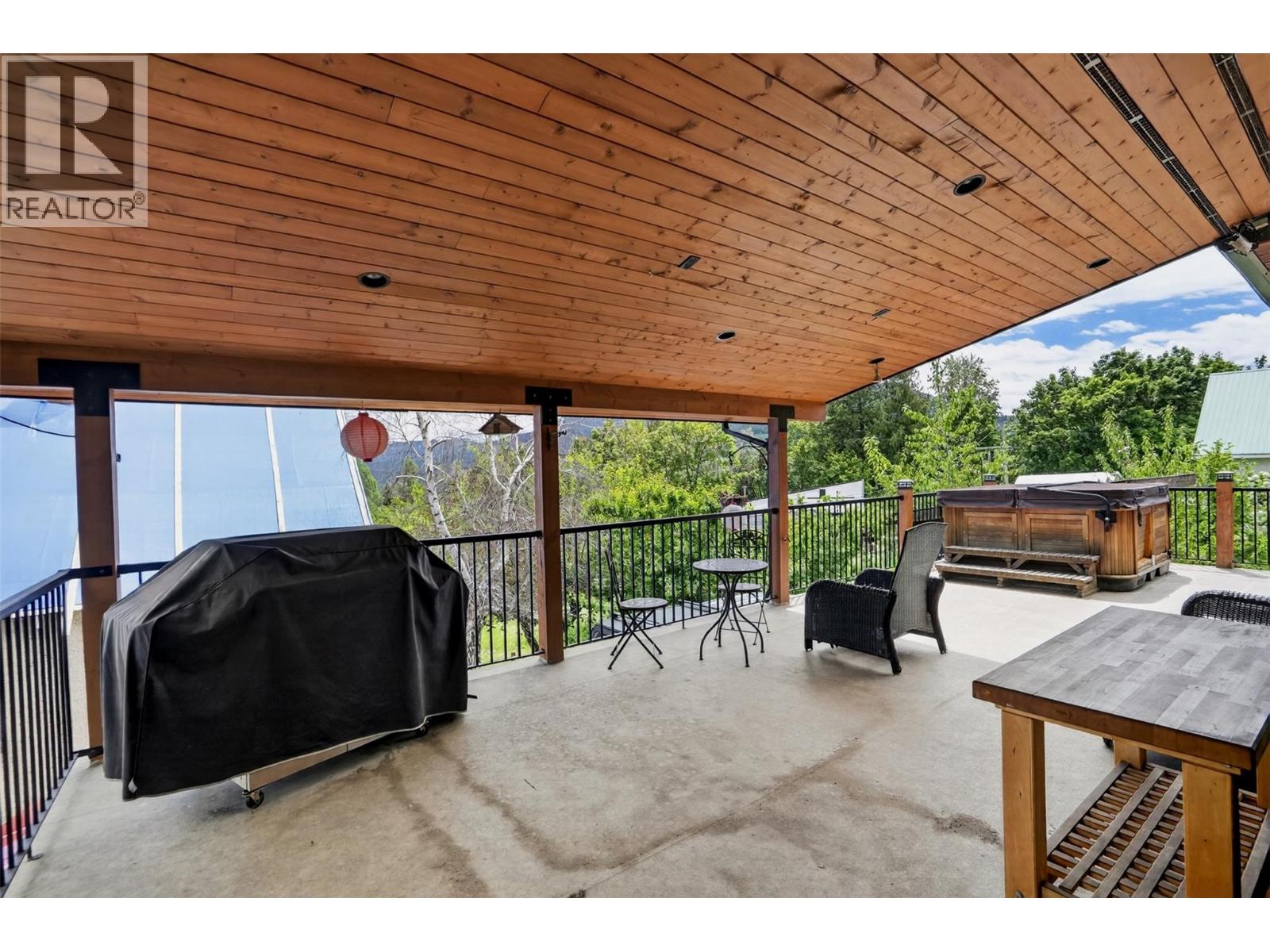 1911 Union Avenue, Rossland, British Columbia  V0G 1Y0 - Photo 10 - 10390025