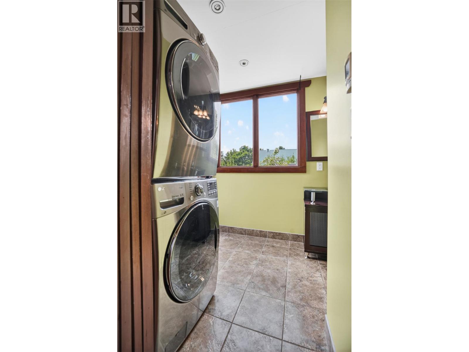 1911 Union Avenue, Rossland, British Columbia  V0G 1Y0 - Photo 26 - 10390025