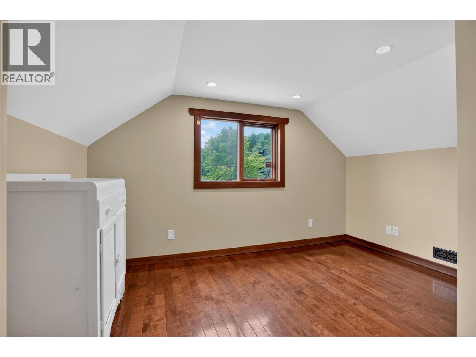 1911 Union Avenue, Rossland, British Columbia  V0G 1Y0 - Photo 37 - 10390025