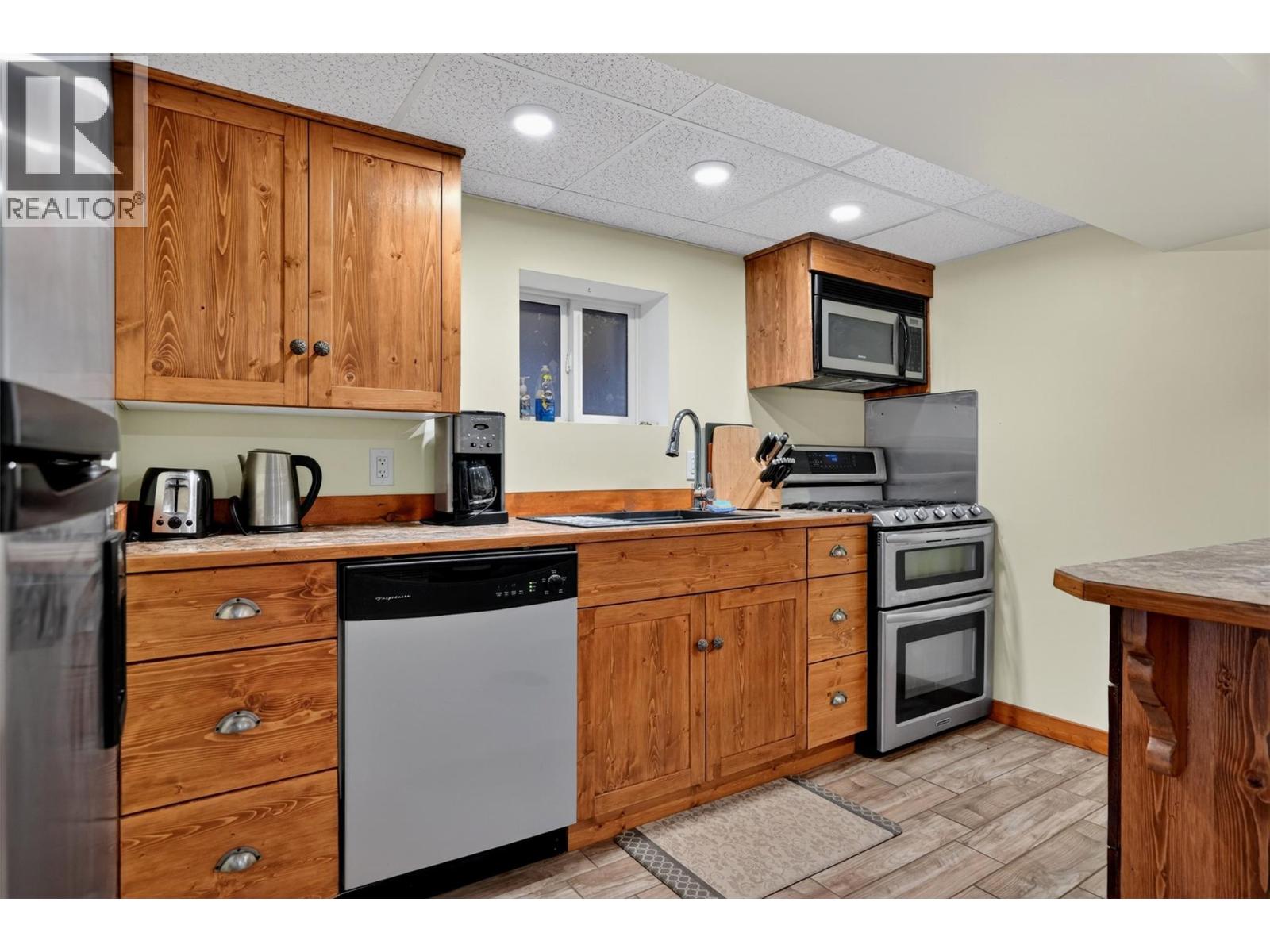 1911 Union Avenue, Rossland, British Columbia  V0G 1Y0 - Photo 46 - 10390025
