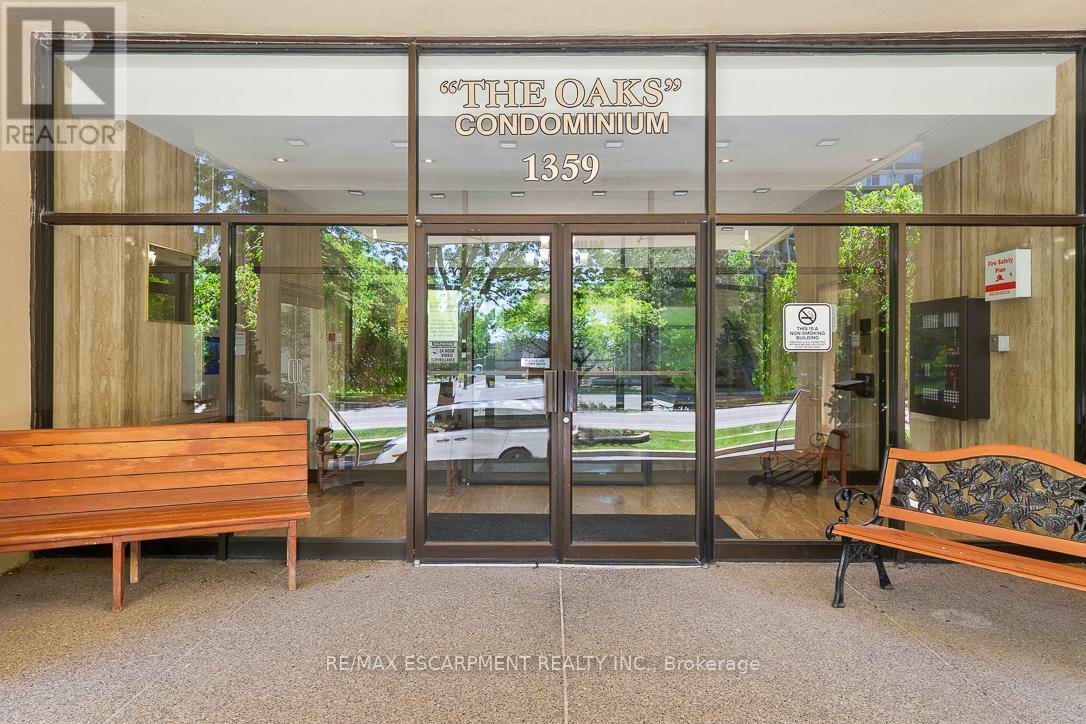 1401 - 1359 White Oaks Boulevard, Oakville (Fa Falgarwood), Ontario  L6H 2R8 - Photo 2 - W13417662