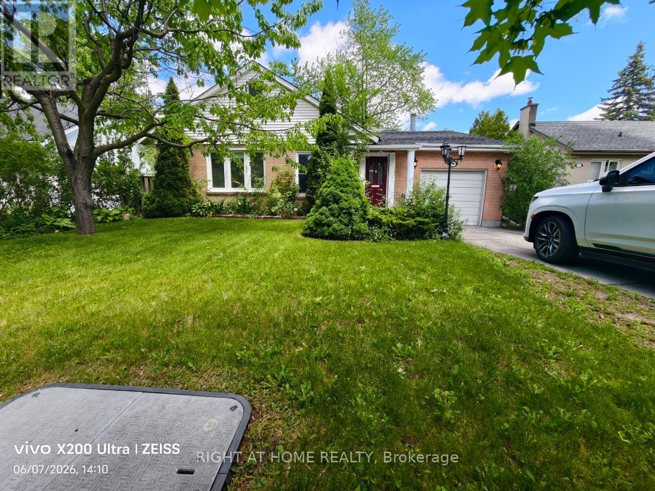 46 Overton Crescent, Toronto, Ontario  M3B 2V2 - Photo 2 - C12803536