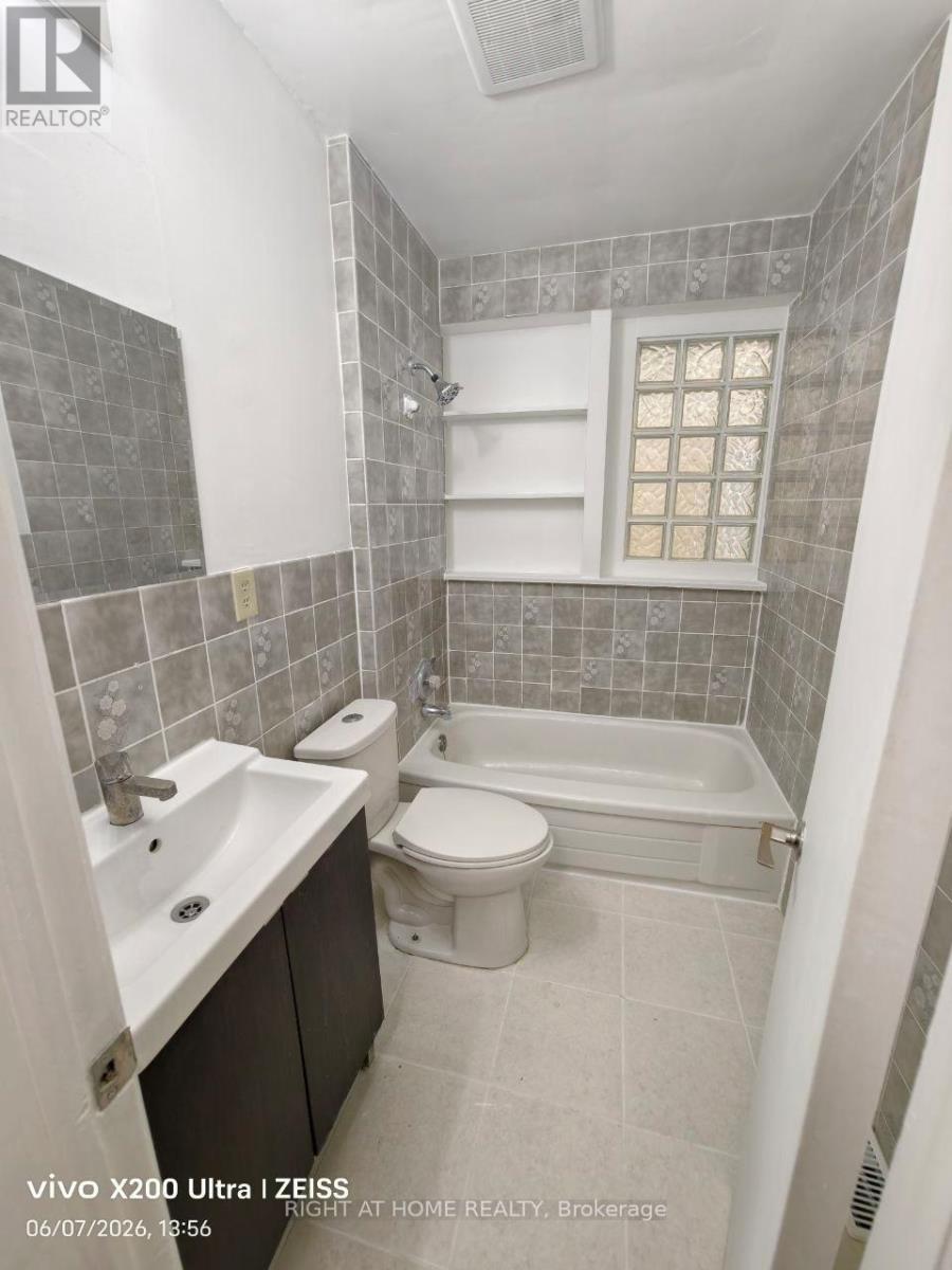 46 Overton Crescent, Toronto, Ontario  M3B 2V2 - Photo 13 - C12803536