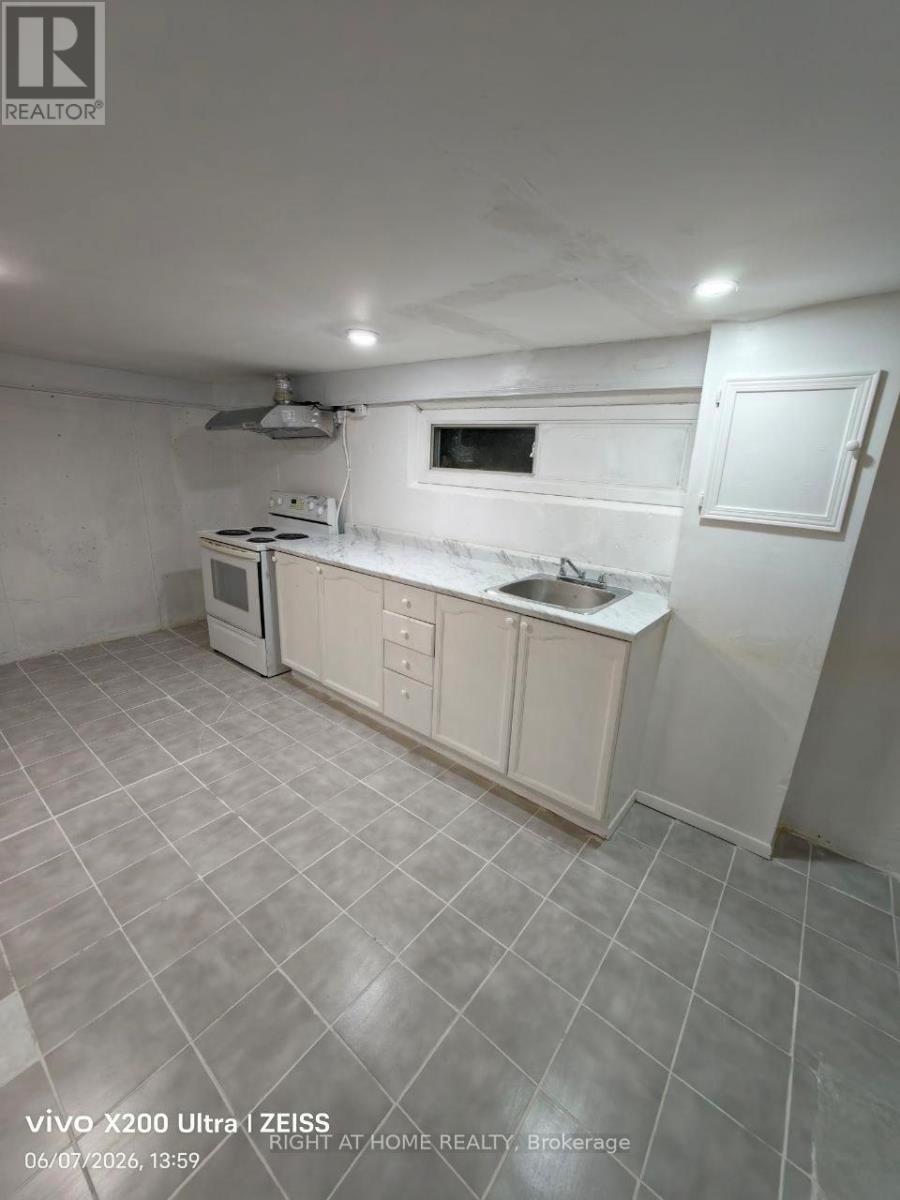 46 Overton Crescent, Toronto, Ontario  M3B 2V2 - Photo 23 - C12803536