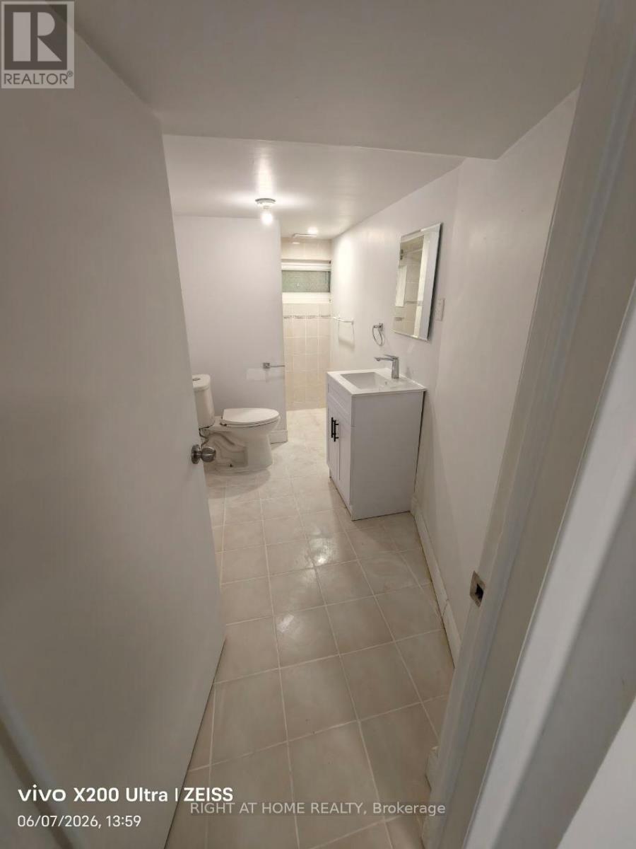 46 Overton Crescent, Toronto, Ontario  M3B 2V2 - Photo 24 - C12803536