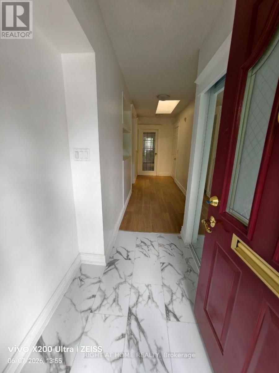 46 Overton Crescent, Toronto, Ontario  M3B 2V2 - Photo 4 - C12803536
