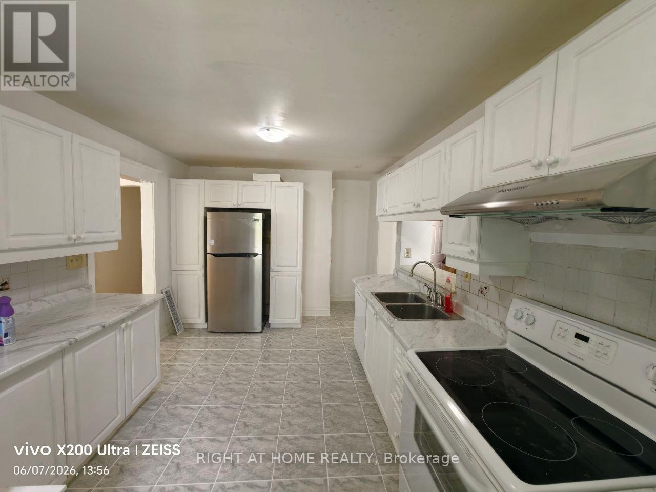 46 Overton Crescent, Toronto, Ontario  M3B 2V2 - Photo 7 - C12803536