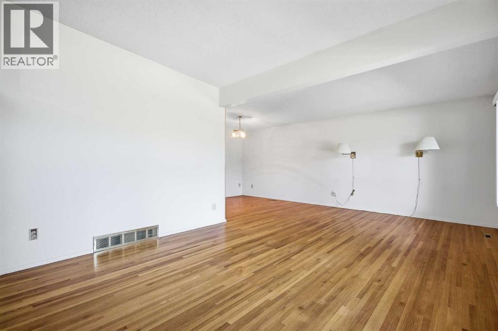 3227 Boulton Road Nw, Calgary, Alberta  T2L 1M2 - Photo 4 - A2317997
