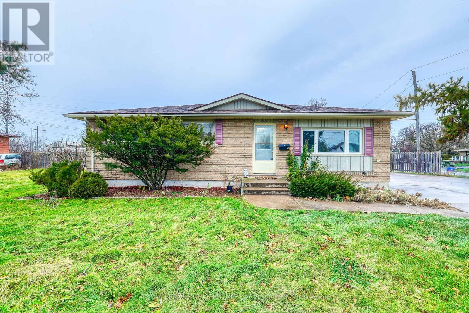 38 Deerfield Parkway, Thorold (Allanburg/thorold South), Ontario  L2V 4B4 - Photo 2 - X13417784