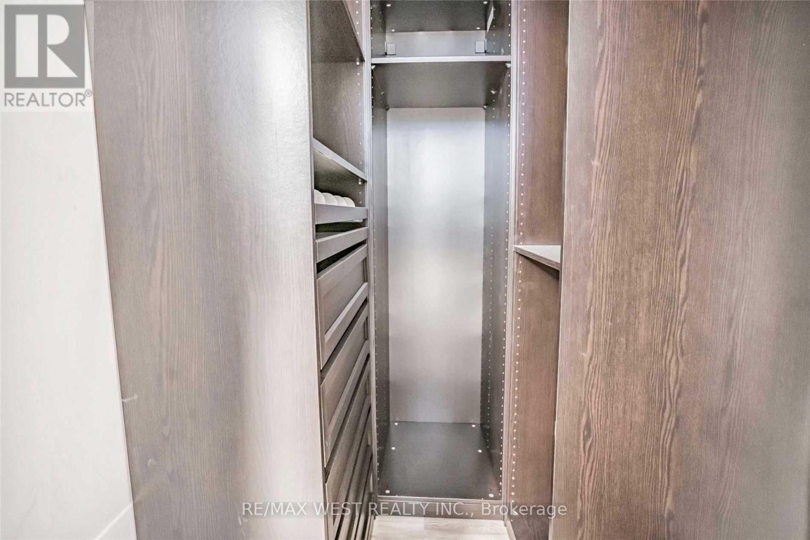 Lower - 268 Sterling Road, Toronto, Ontario  M6R 2B9 - Photo 9 - C13417842