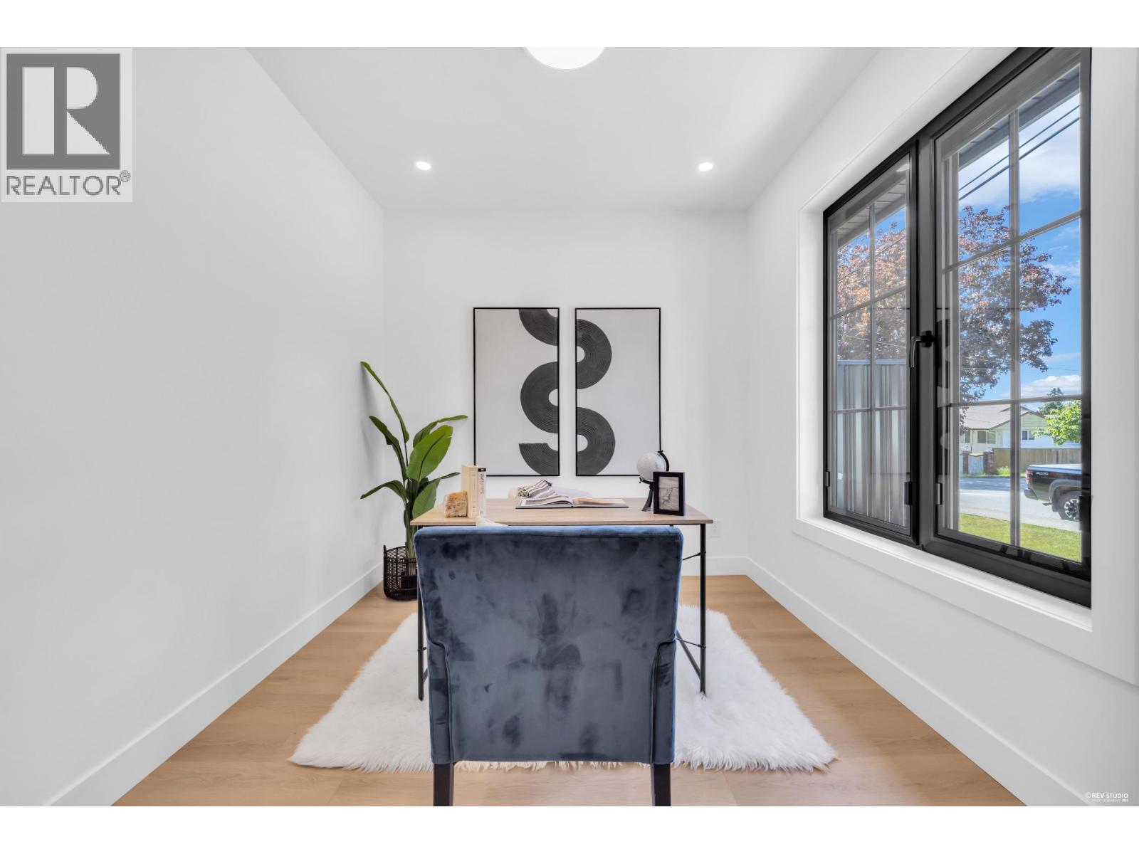 2 2316 Cliff Avenue, Burnaby, British Columbia  V5A 2L2 - Photo 3 - R3133697
