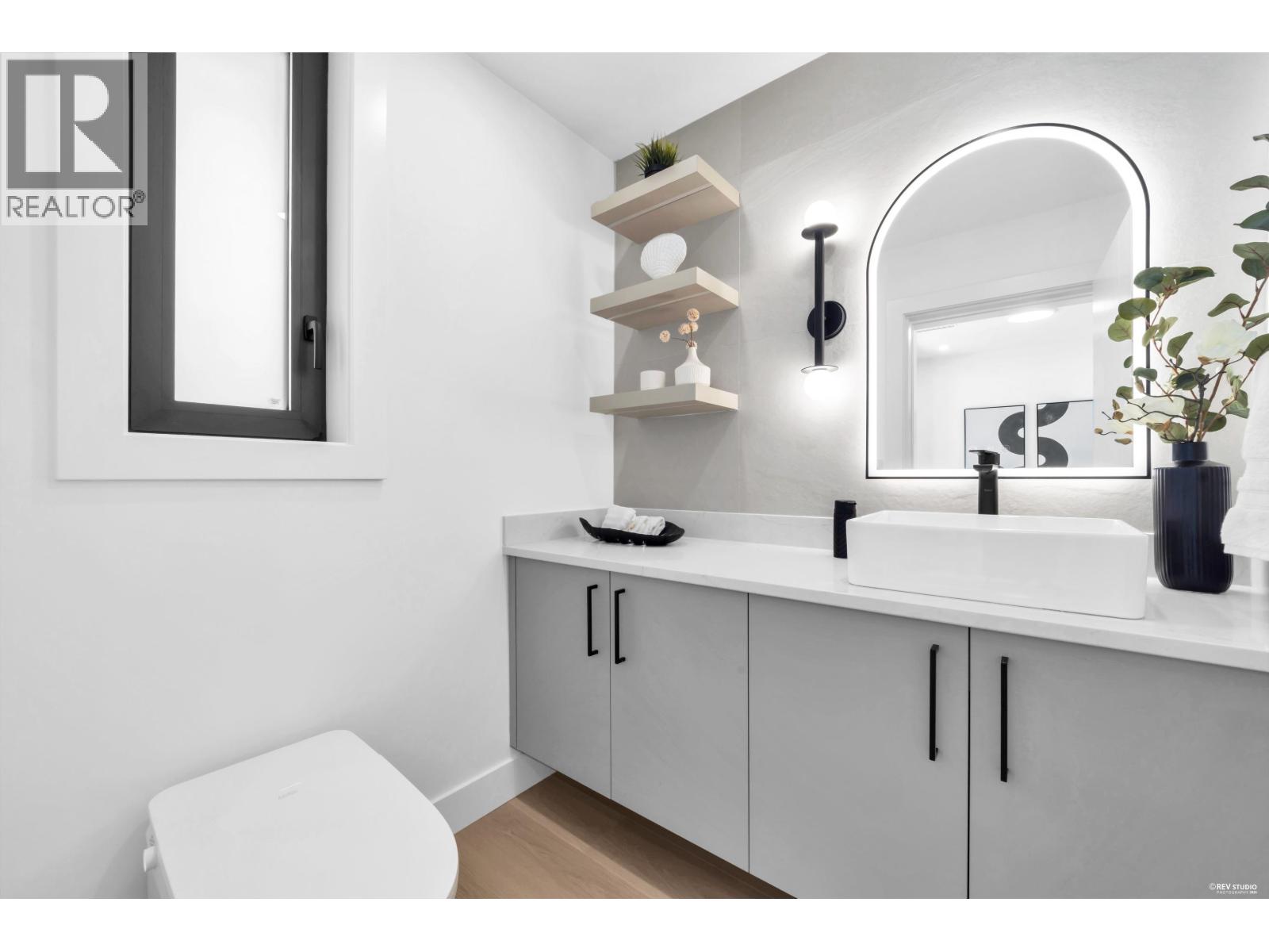 2 2316 Cliff Avenue, Burnaby, British Columbia  V5A 2L2 - Photo 4 - R3133697
