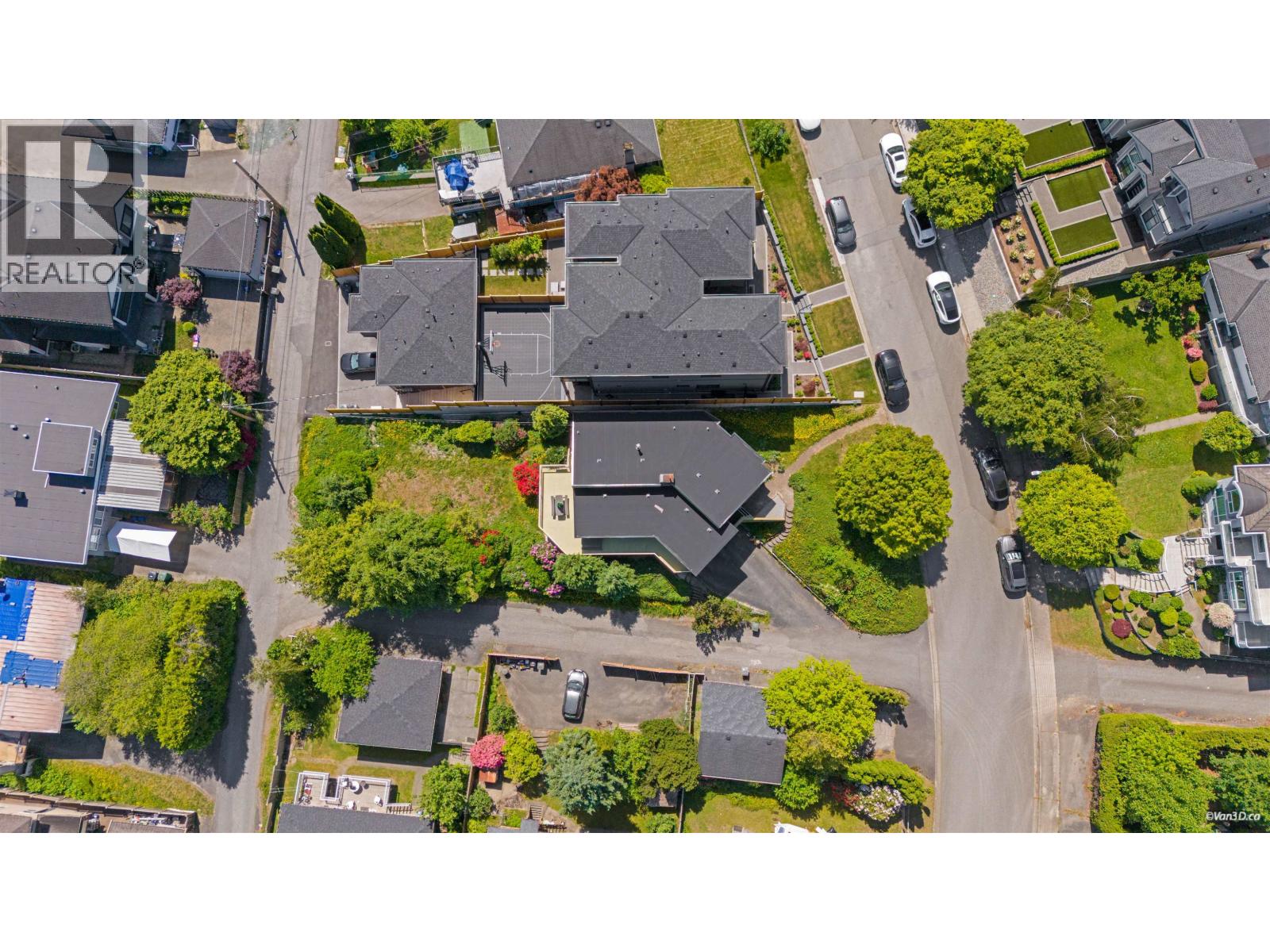 5578 Oakglen Drive, Burnaby, British Columbia  V5H 3M5 - Photo 2 - R3133732