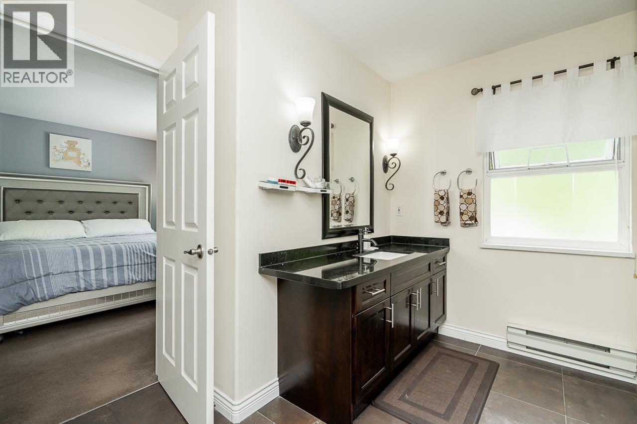 1687 Plateau Crescent, Coquitlam, British Columbia  V3E 3B3 - Photo 27 - R3133795
