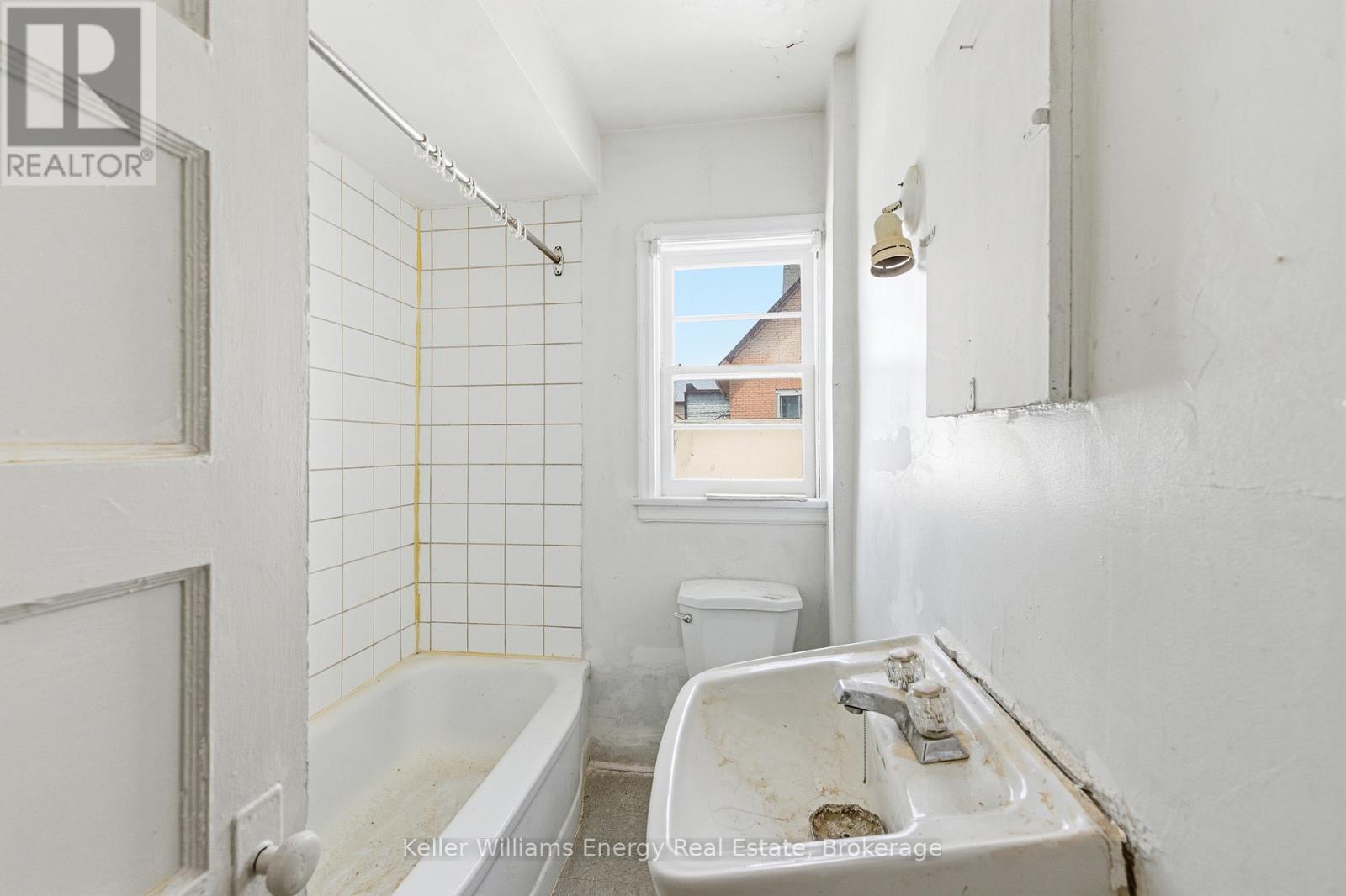 76 & 78 - 78 Simcoe Street N, Oshawa (O'neill), Ontario  L1G 4S2 - Photo 34 - E13417856