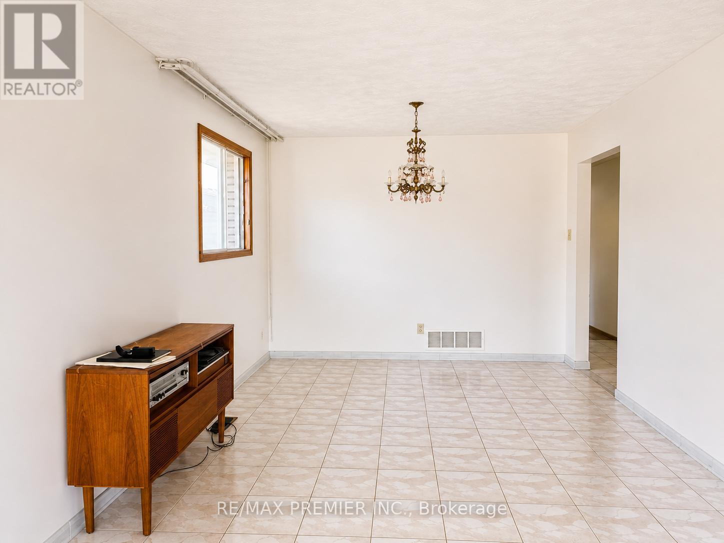 253 Solomon Crescent, Hamilton, Ontario  L8W 1Z1 - Photo 6 - X13415246