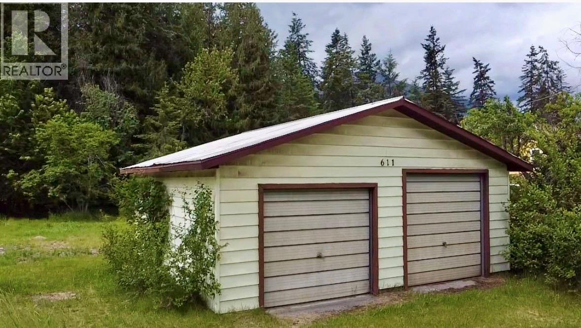 611 Slocan Street, Slocan, British Columbia V0G 2C0 - Photo 7 - 10390482