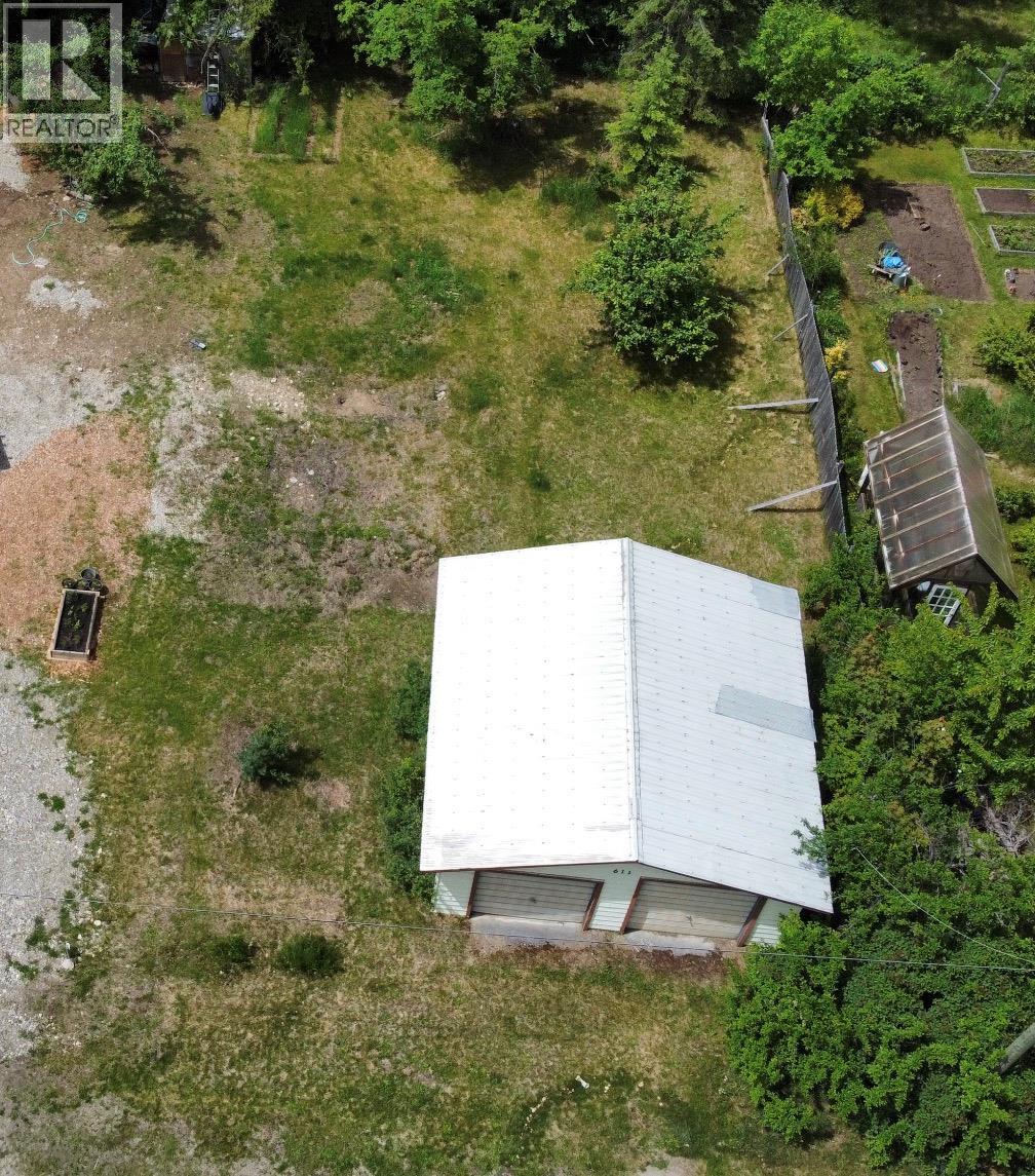 611 Slocan Street, Slocan, British Columbia V0G 2C0 - Photo 4 - 10390482