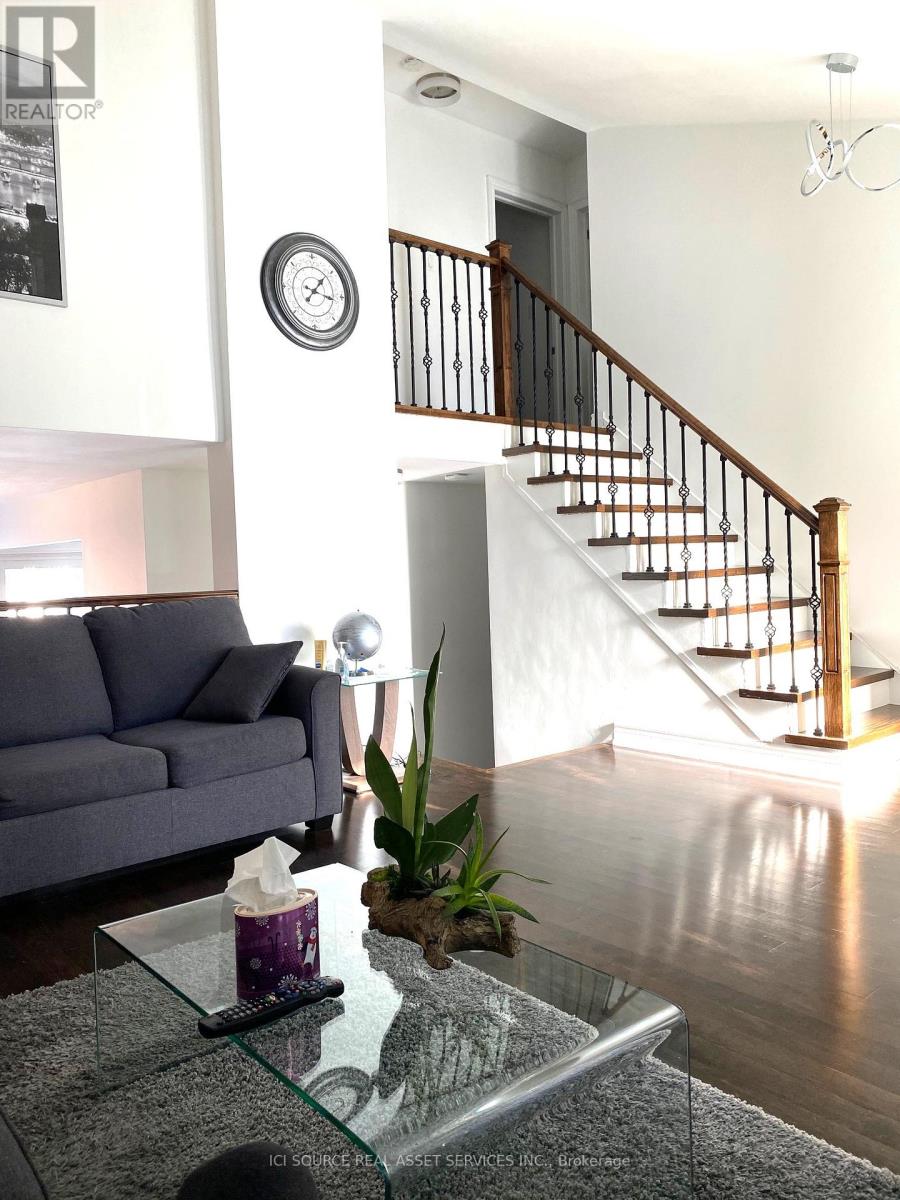 203 Three Valleys Drive, Toronto, Ontario  M3A 3L7 - Photo 6 - C13412916