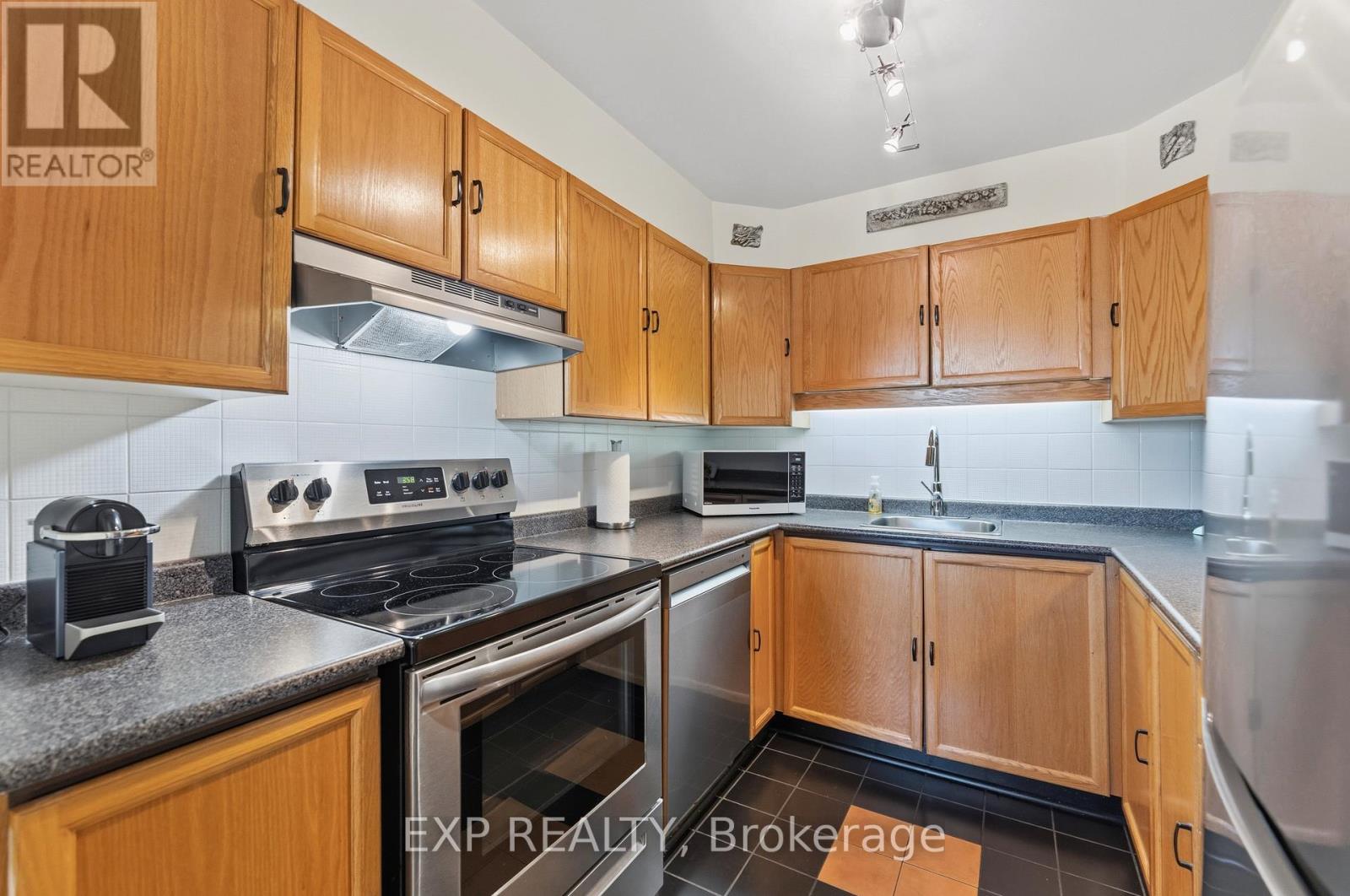 7 - 2 Stonebank Crescent, Ottawa, Ontario K2H 9M1 - Photo 14 - X13253600