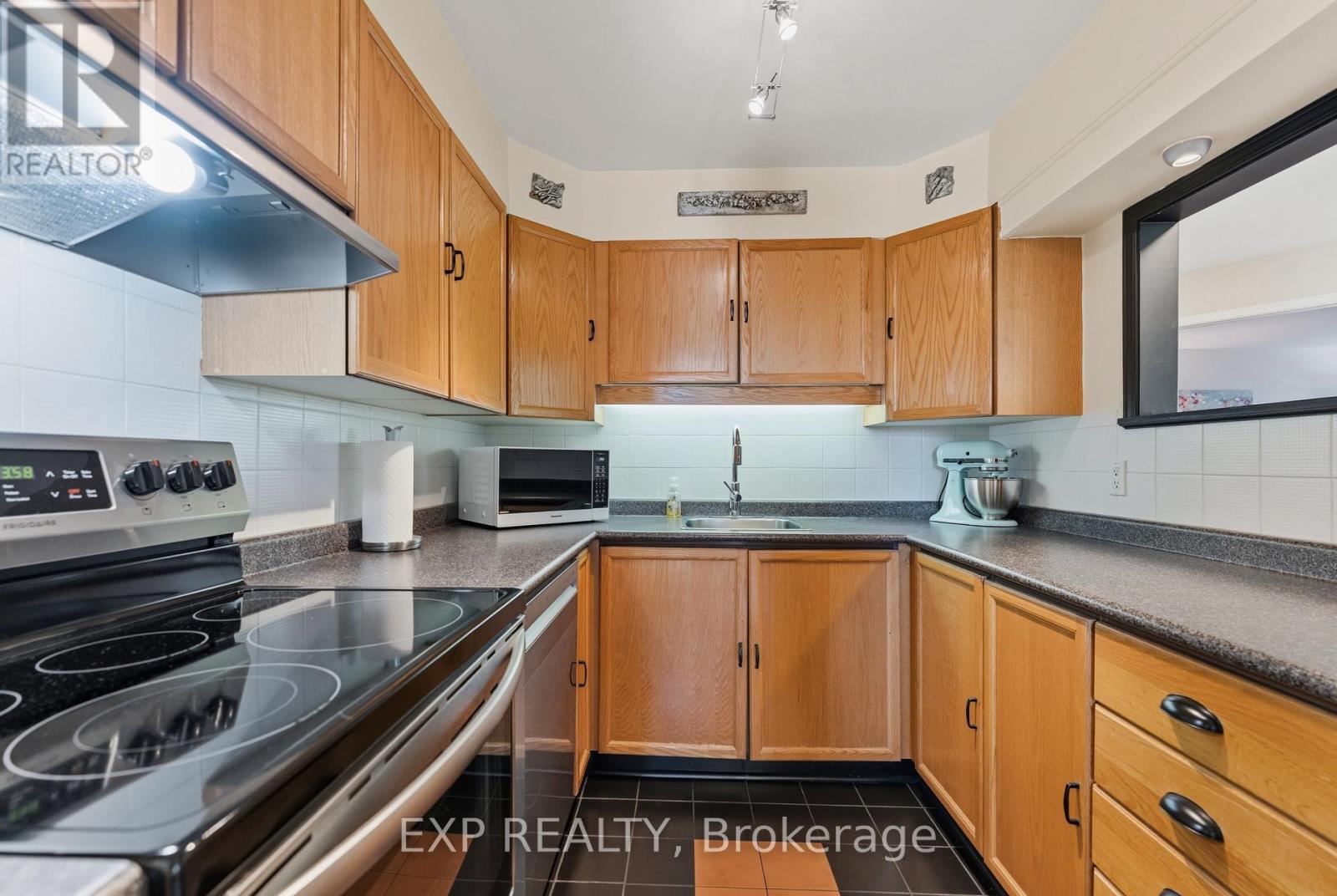 7 - 2 Stonebank Crescent, Ottawa, Ontario K2H 9M1 - Photo 15 - X13253600