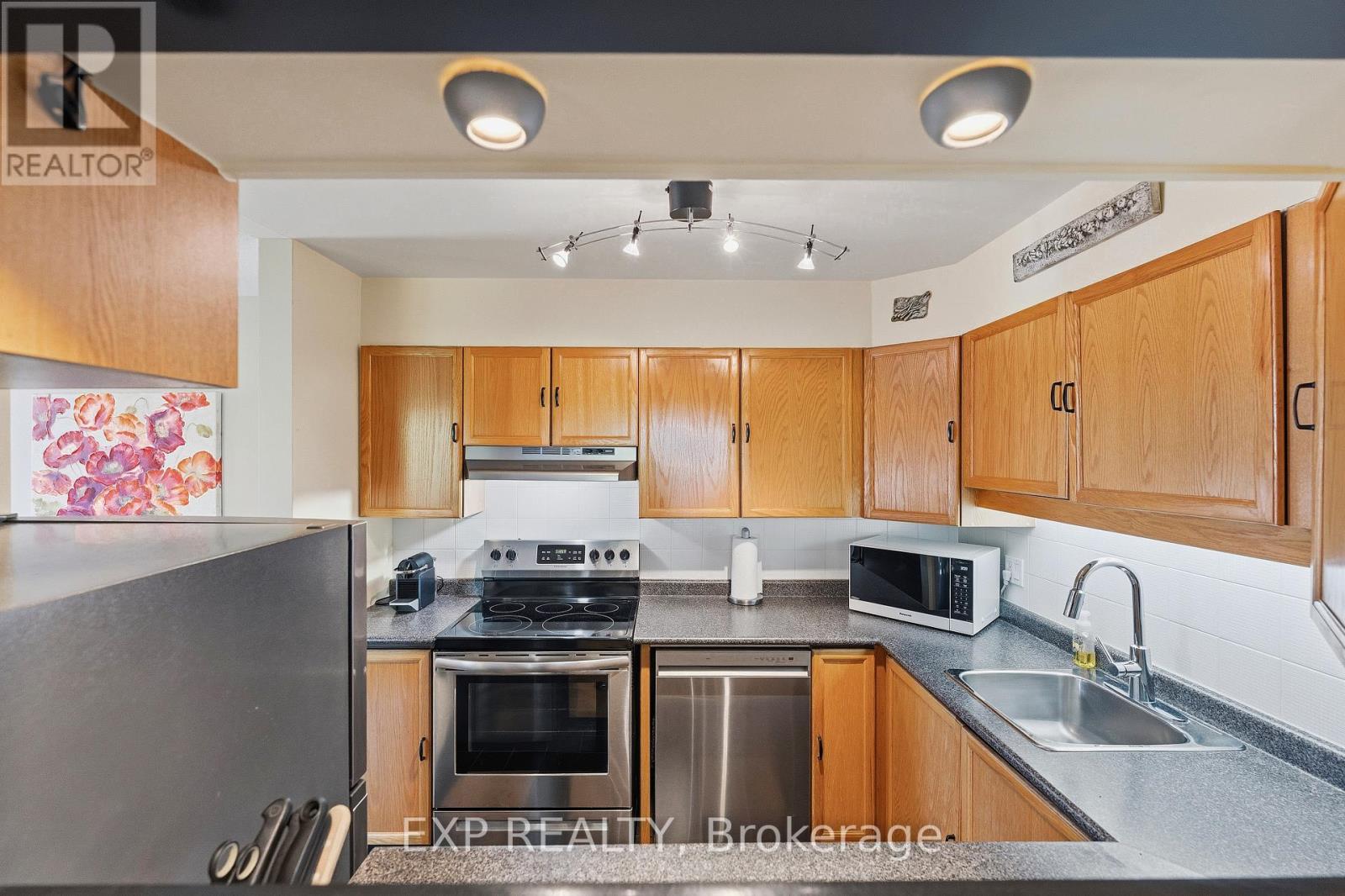 7 - 2 Stonebank Crescent, Ottawa, Ontario K2H 9M1 - Photo 18 - X13253600