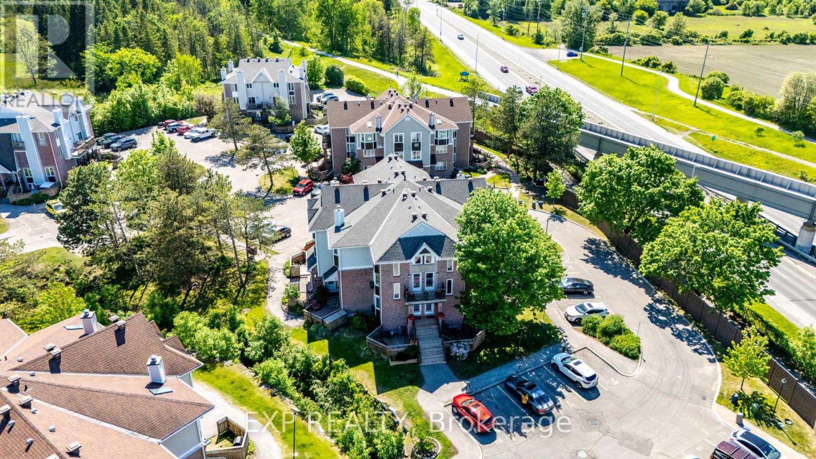 7 - 2 Stonebank Crescent, Ottawa, Ontario K2H 9M1 - Photo 3 - X13253600