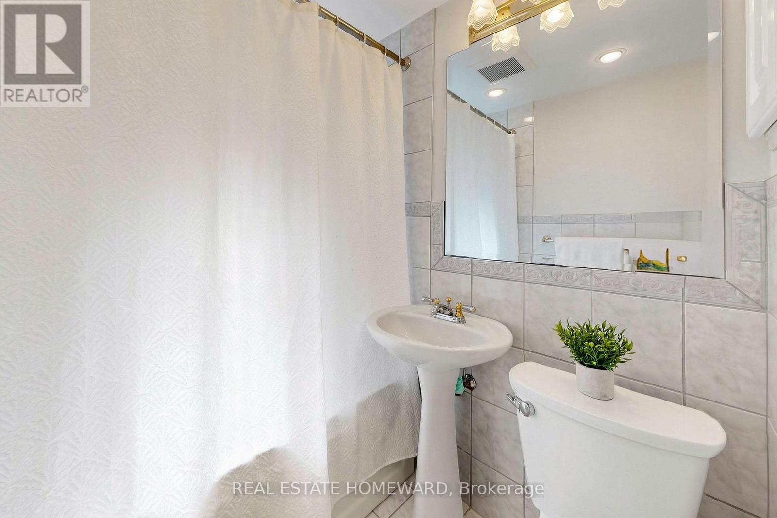 40 Donora Drive, Toronto, Ontario  M4B 1B5 - Photo 7 - E13417910