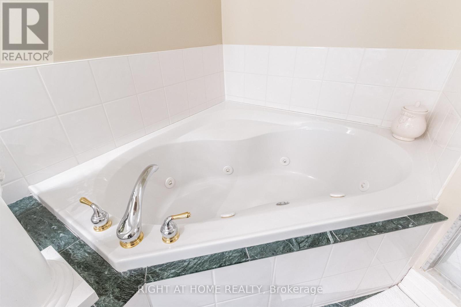 5b - 405 Crossing Bridge Place, Aurora, Ontario  L4G 7N1 - Photo 23 - N13417872