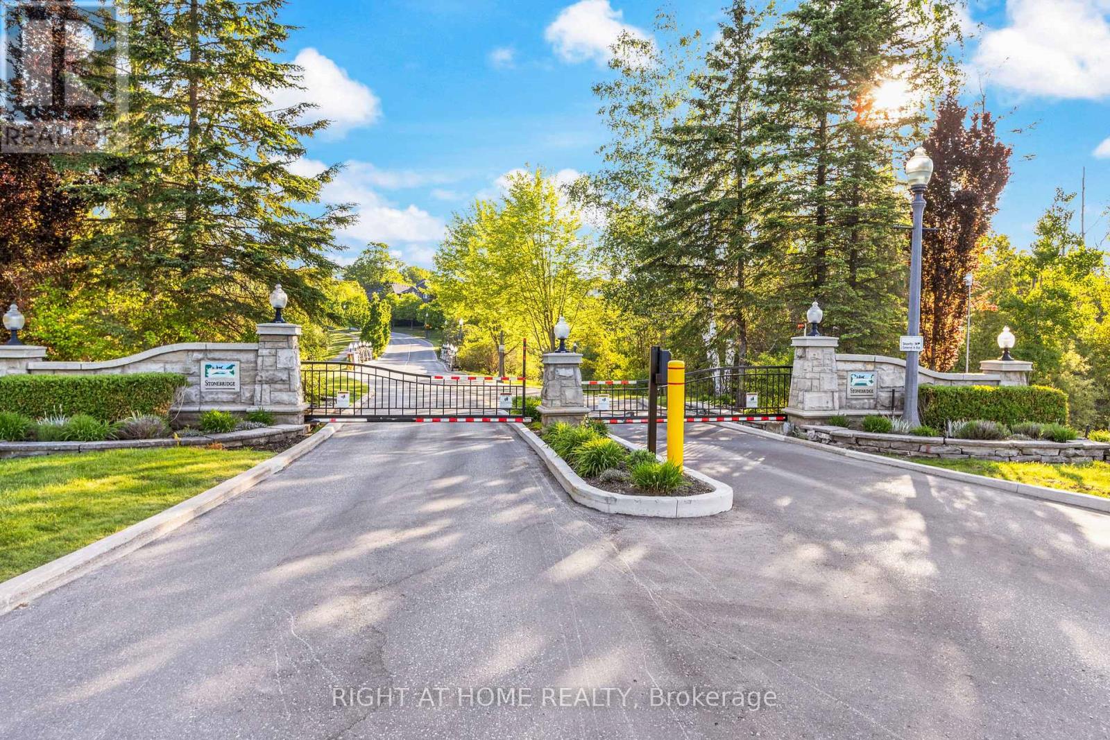 5b - 405 Crossing Bridge Place, Aurora, Ontario  L4G 7N1 - Photo 5 - N13417872