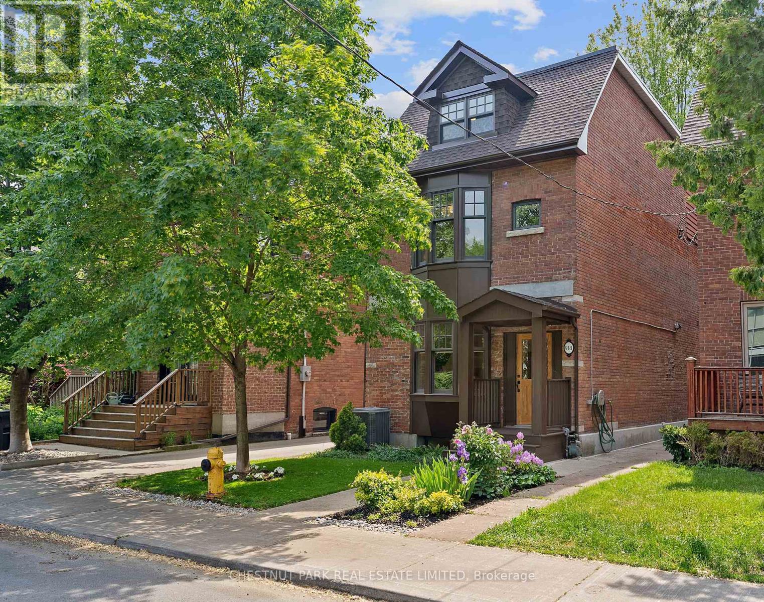 918 CARLAW AVENUE, Toronto, Ontario