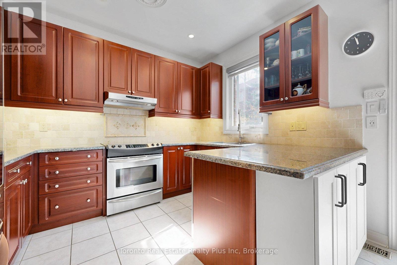 14 Riel Drive, Richmond Hill, Ontario  L4E 4W4 - Photo 15 - N13417664