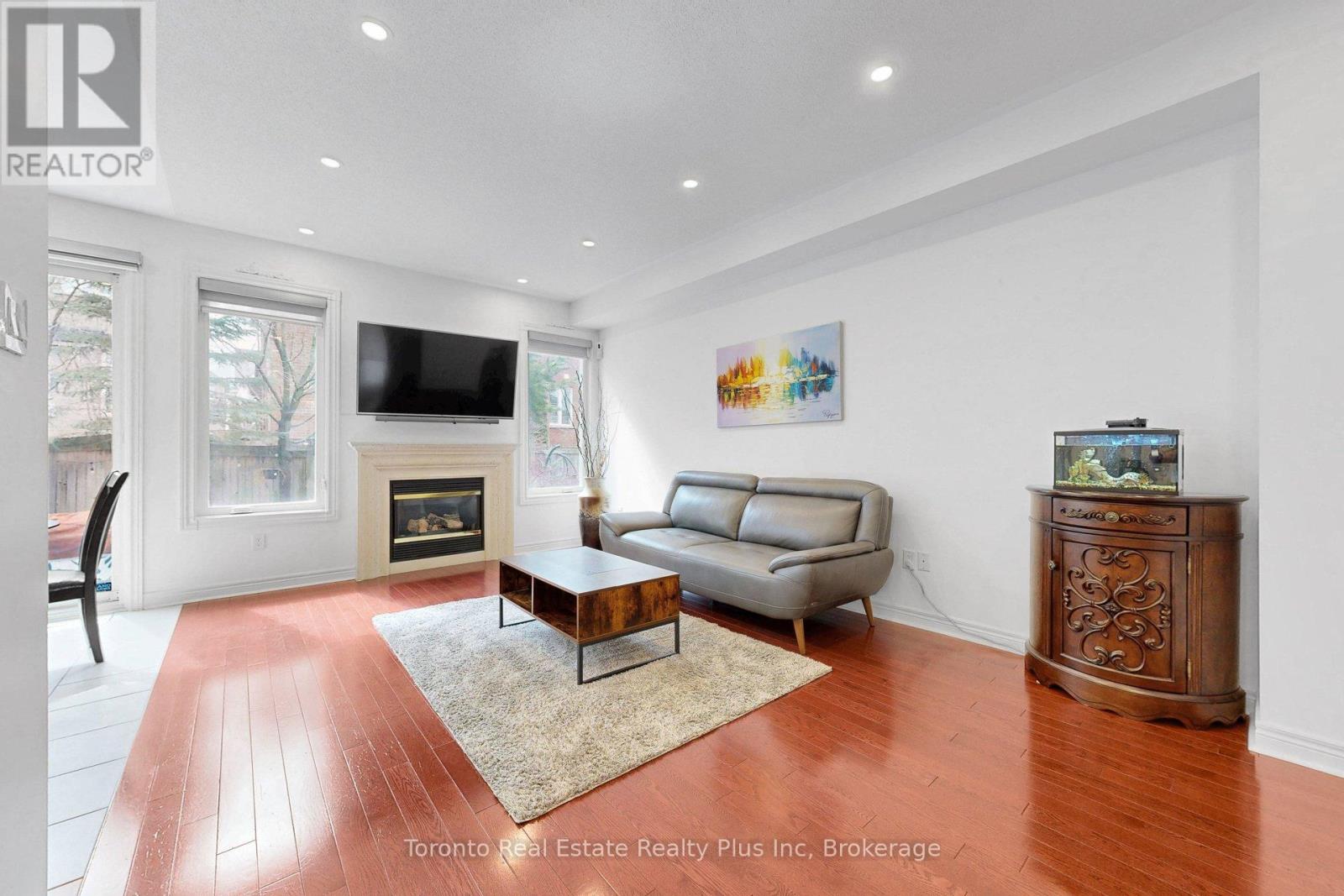 14 Riel Drive, Richmond Hill, Ontario  L4E 4W4 - Photo 5 - N13417664